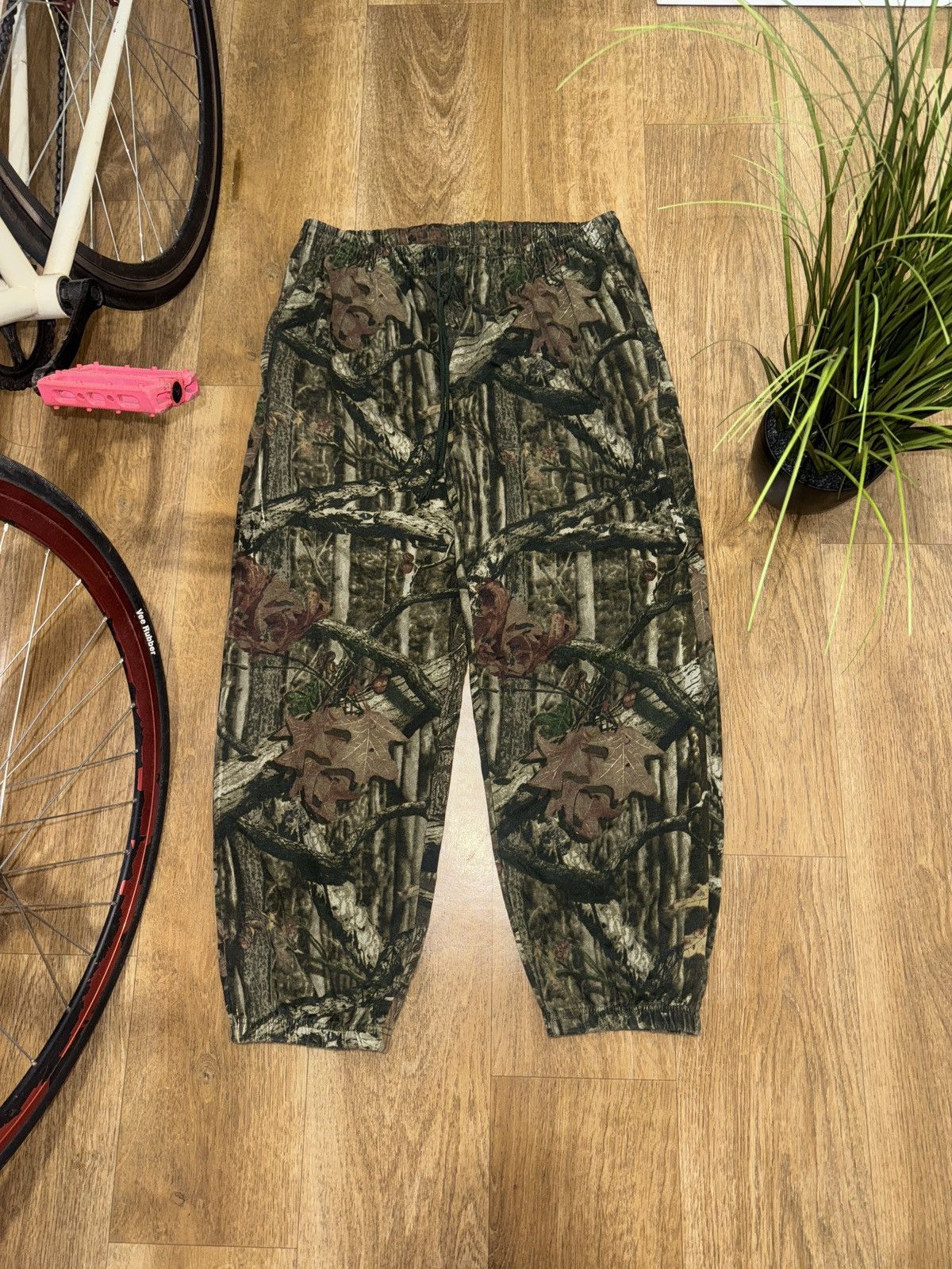 Vintage VINTAGE REALTREE CAMOUFLAGE SWEATPANTS Size US 30 / EU 46 - 1 Thumbnail