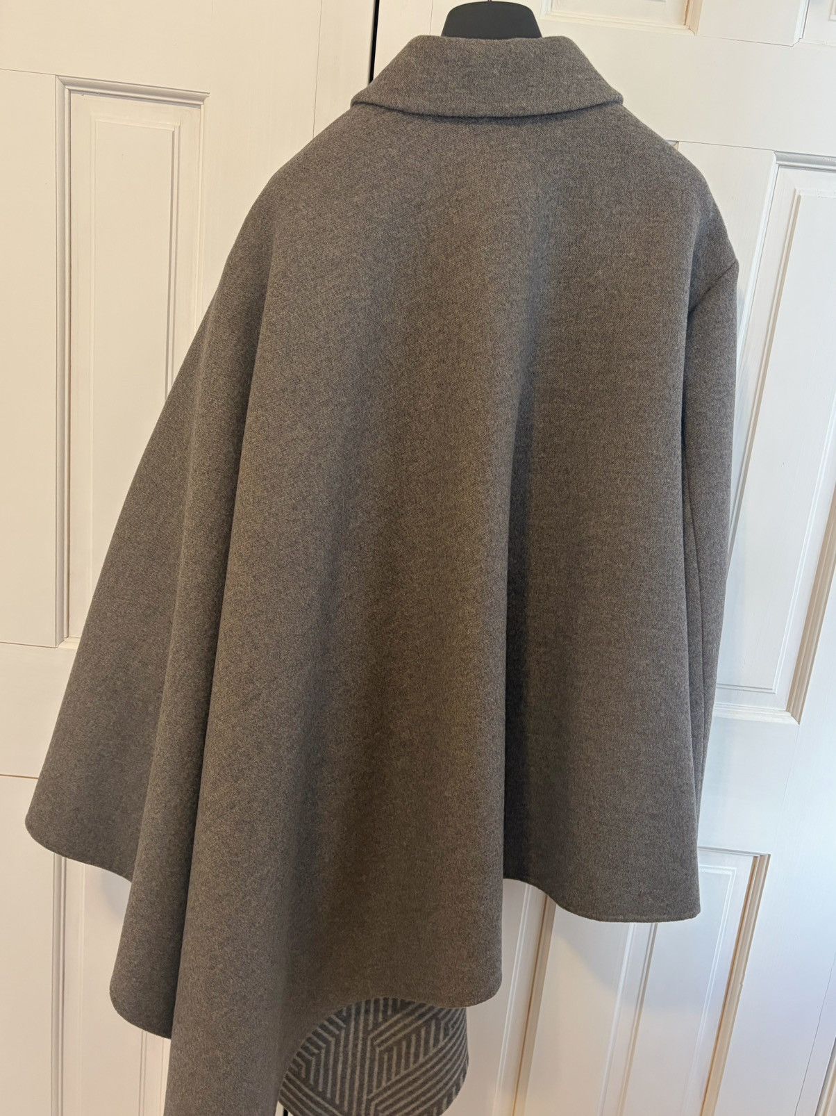 Fendi Fendi Runway Wool Coat with Cape Design Size US L / EU 52-54 / 3 - 5 Thumbnail