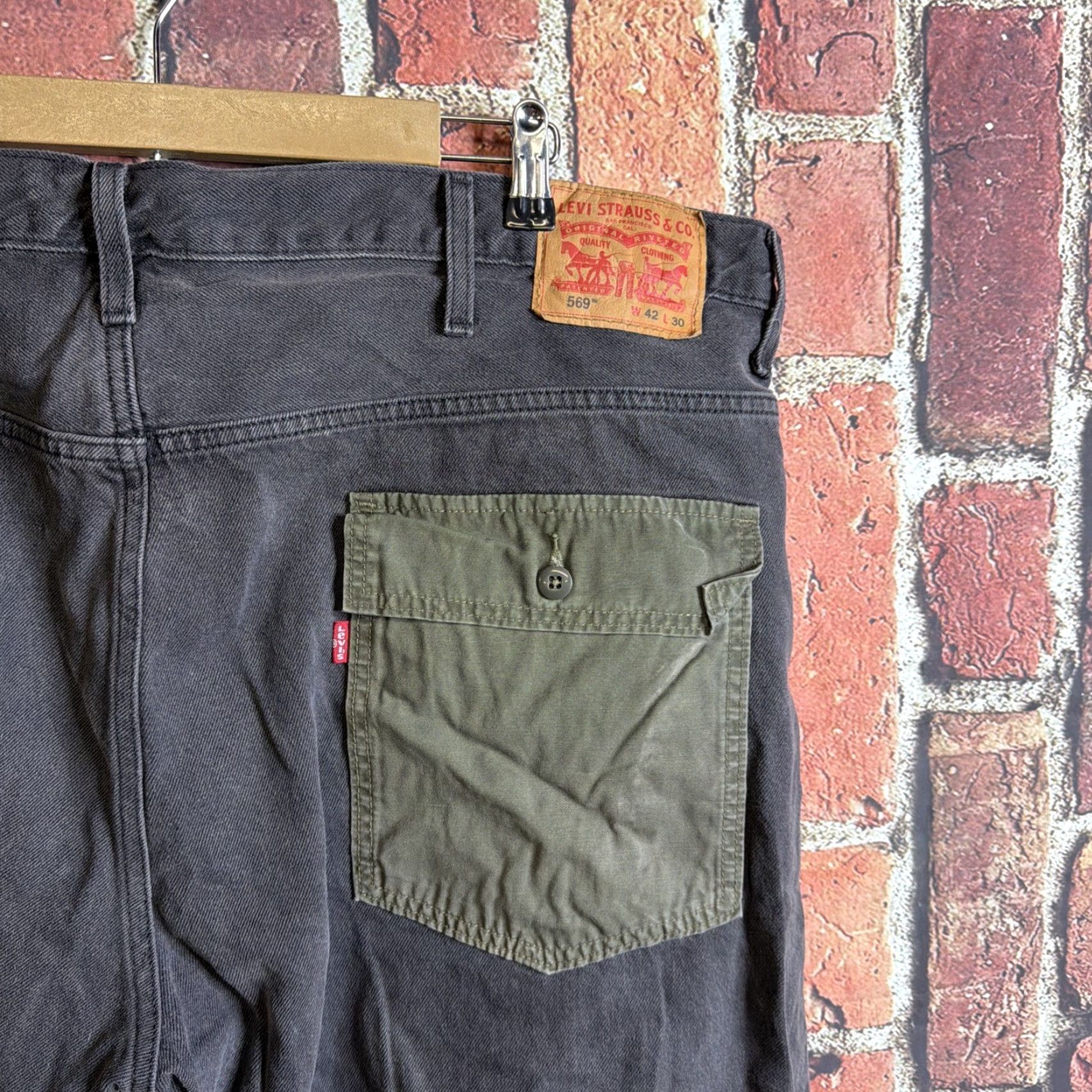 Levi's VINTAGE Levi's 569 Jeans - Denim Black 42 Inseam 30 Straight Pockets Men 42x30 Regular Size Levi's 569 Jeans - Denim Black 42x30 Green Back Pockets Size US 42 / EU 58 - 3 Thumbnail