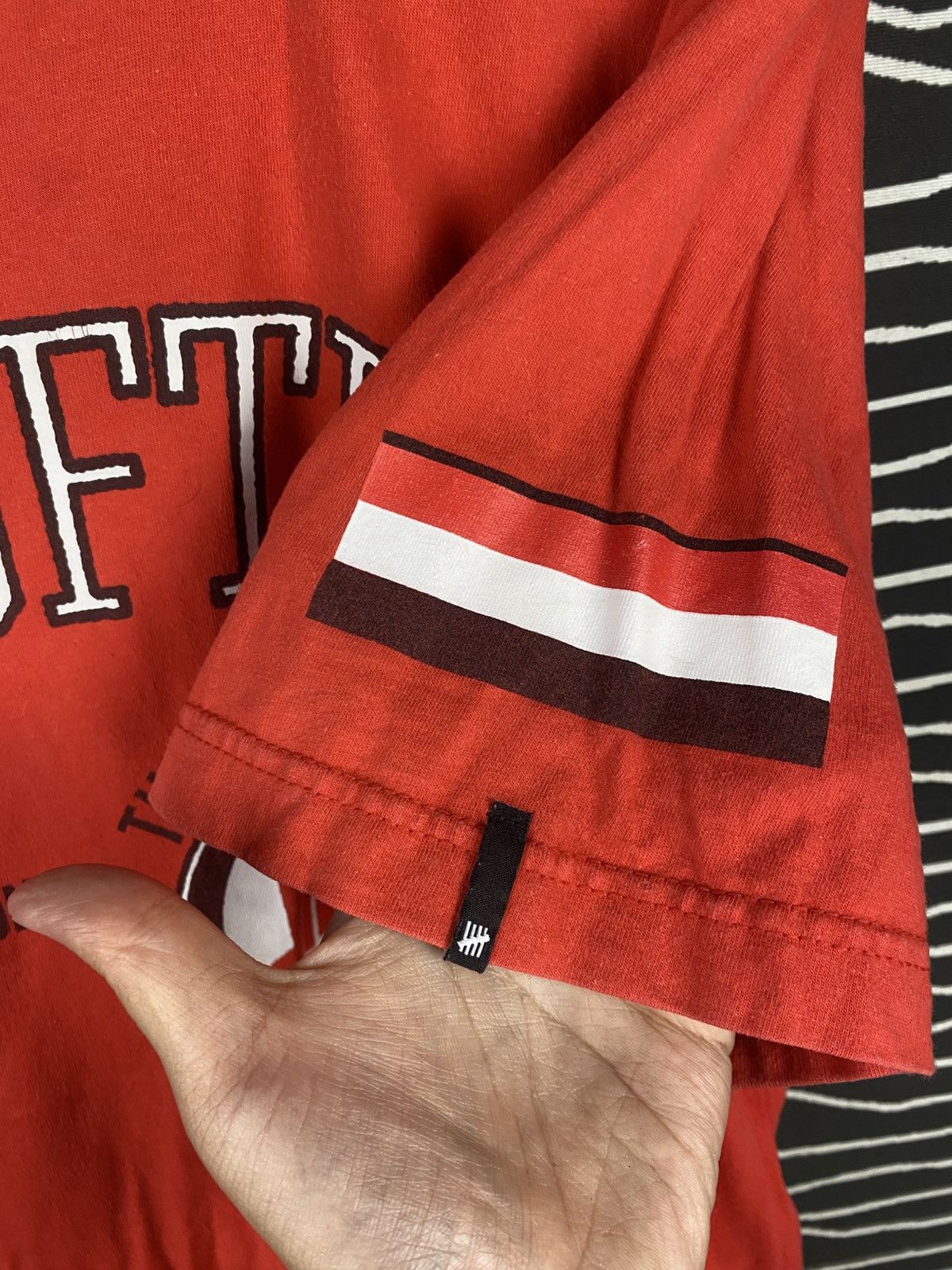 Undefeated Vintage Undefeated Red Tshirt Size US L / EU 52-54 / 3 - 5 Thumbnail