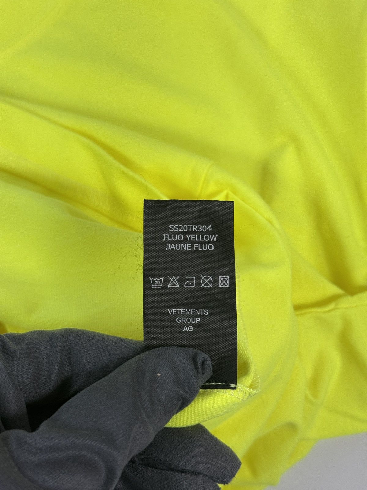 Vetements VOLT LOGO PRINT OVERSIZED T-SHIRT Size US XL / EU 56 / 4 - 10 Thumbnail