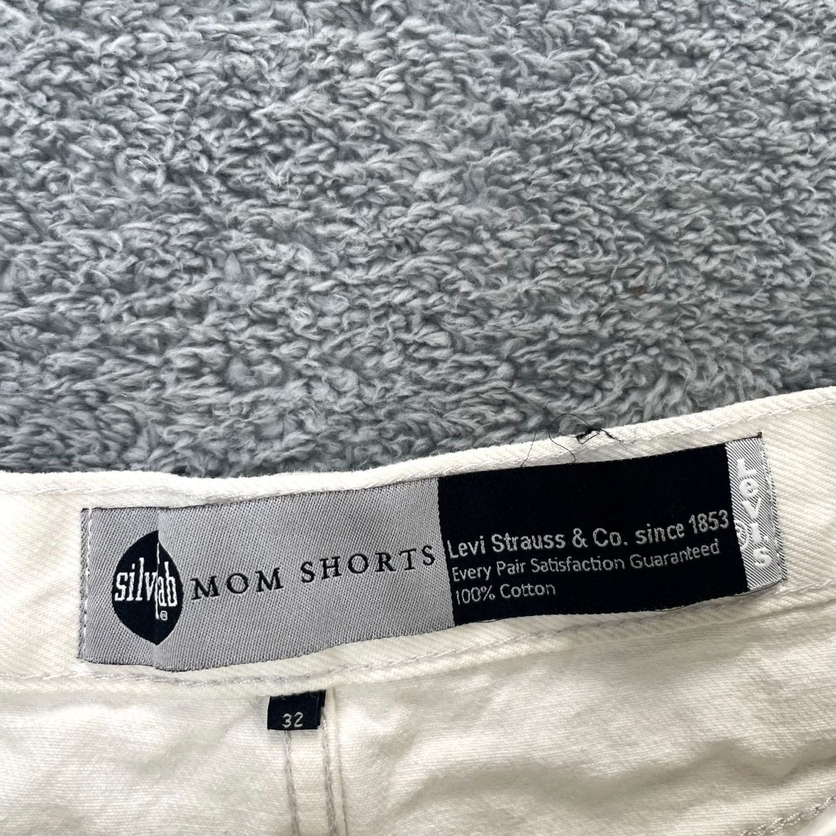 Levi's VINTAGE Levi's Womens Shorts 32 White Silvertab Mom Cut Off Denim Cotton 90s 5 Pocket Size 24" / US 00 / IT 34 - 3 Thumbnail