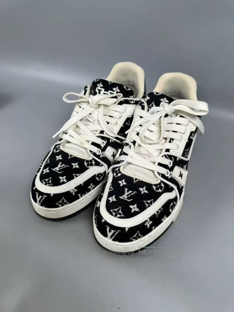 Louis Vuitton Louis Vuitton Black and white flocked full print panda cas Size US 7 / EU 40 - 3 Thumbnail