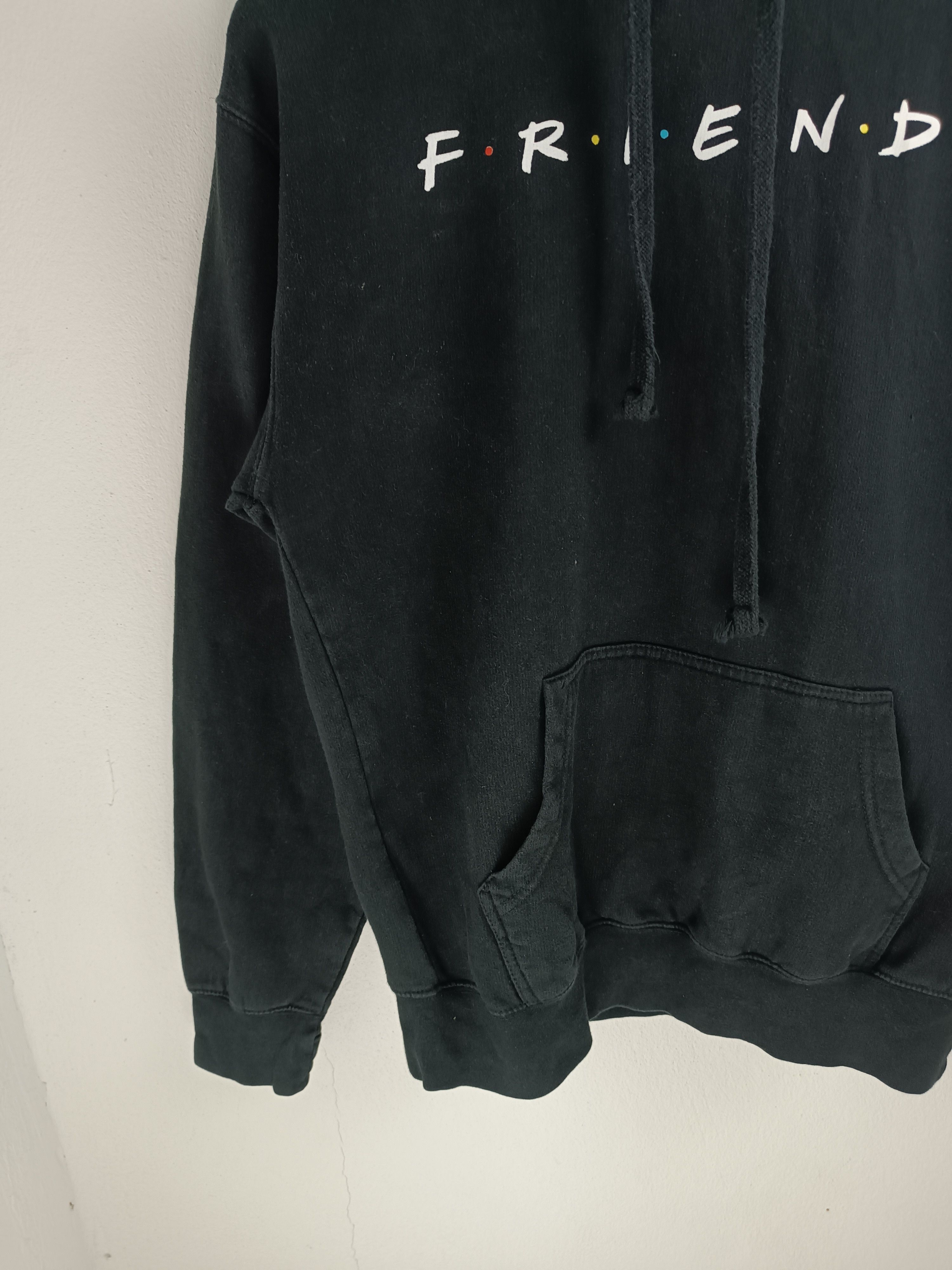 Vintage VINTAGE FADED FRIENDS SITCOM COMEDY TV SHOW NETFLIX HOODIE Size US M / EU 48-50 / 2 - 5 Thumbnail