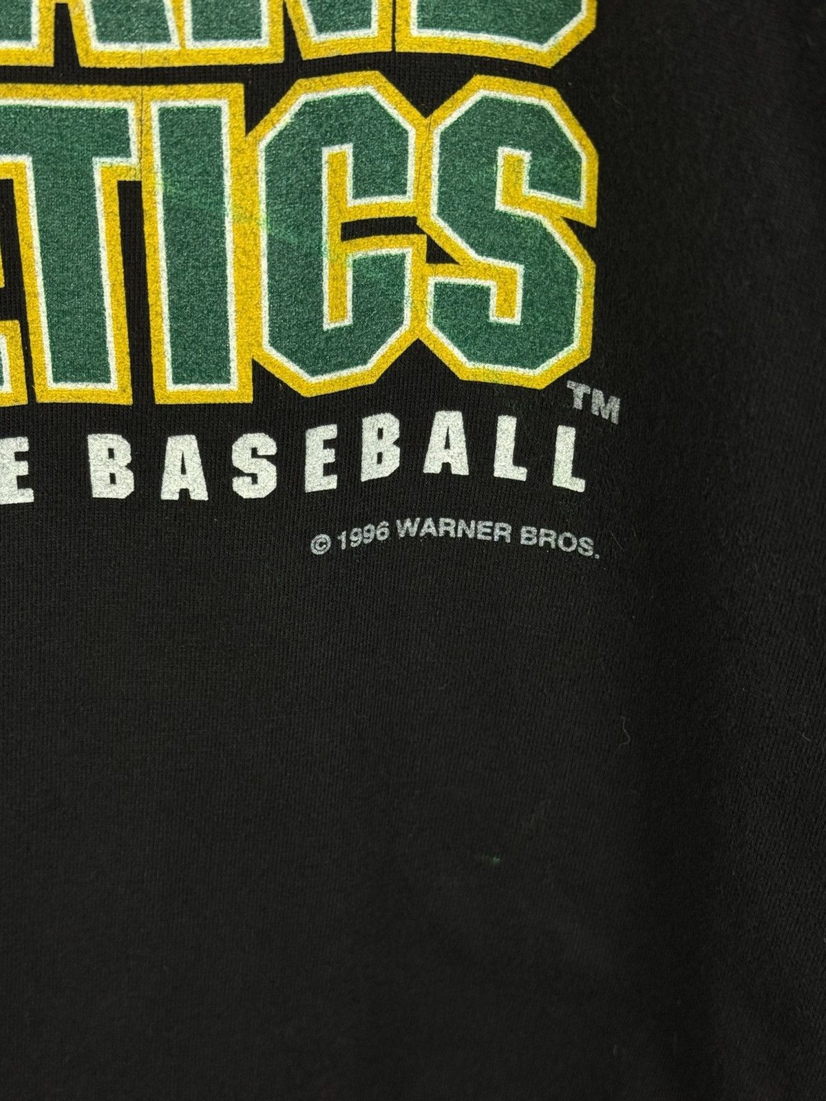Nutmeg Nutmeg Mills Oakland Athletics MLB 1996 Warner Bros Bugs Tee Size US XL / EU 56 / 4 - 3 Thumbnail