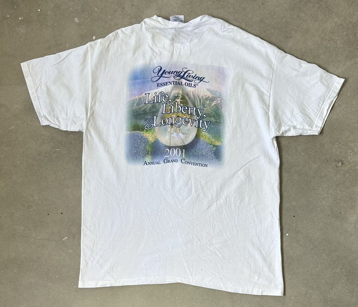 Vintage VINTAGE YOUNG LIVING ESSENTIALS OIL TEE Size US L / EU 52-54 / 3 - 1 Thumbnail