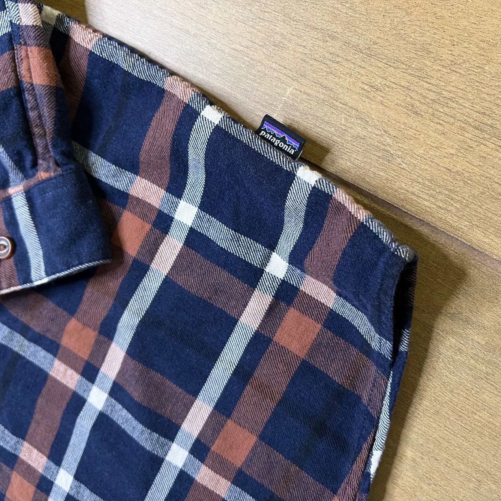 Patagonia Patagonia Men's Lightweight Fjord Flannel Shirt Sz Large Size US L / EU 52-54 / 3 - 9 Thumbnail