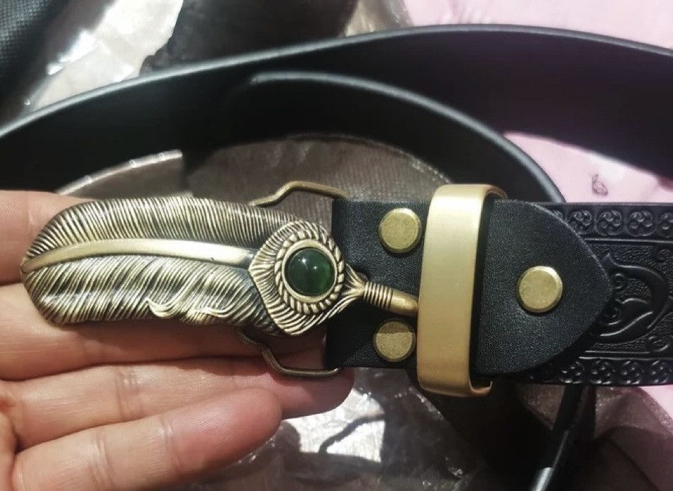 Japanese Brand × Vintage Outdoor retro fashion feather buckle carved leather belt Size ONE SIZE - 3 Thumbnail