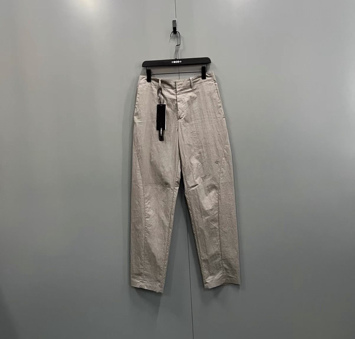 Louis Vuitton Louis Vuitton Mini Metal Logo Pants J41 Size 26" / US 2 / IT 38 - 1 Thumbnail