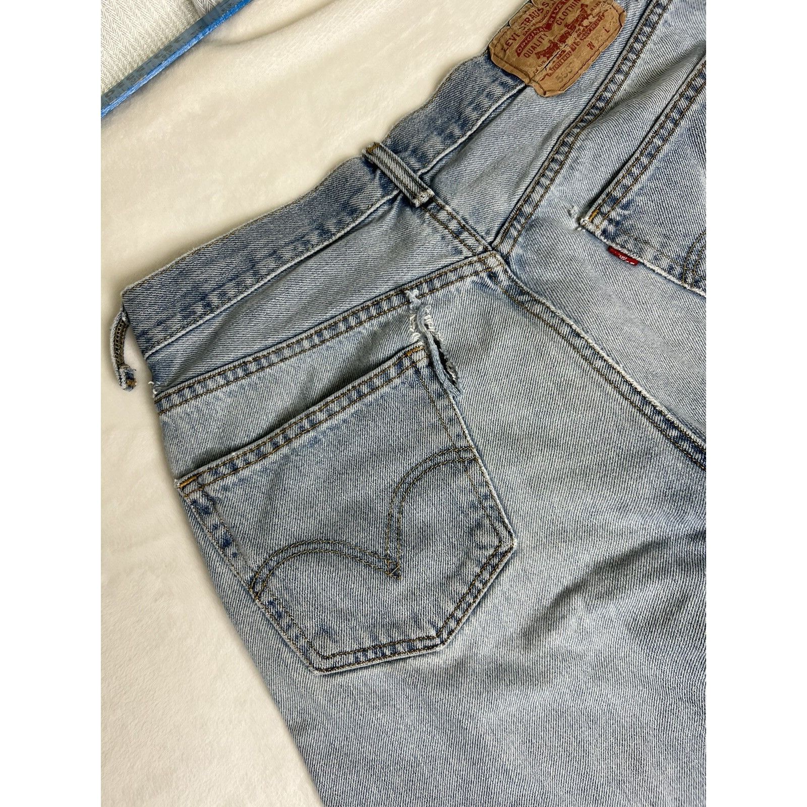 Levi's Vintage Levi’s 550 Blue Denim Jeans Size 33x29 Light Wash Di Size US 33 - 8 Thumbnail