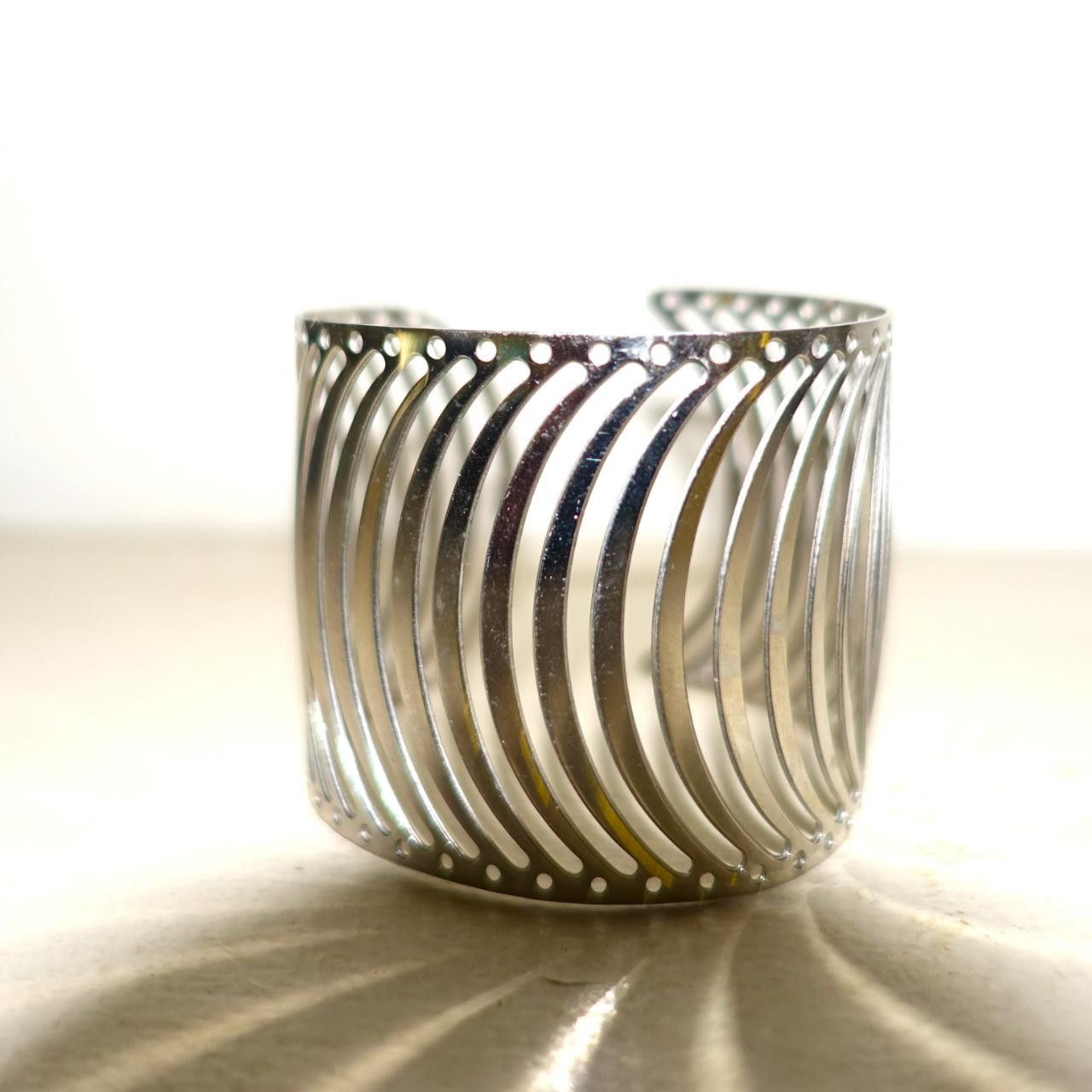 Vintage Silver tone Cuff Bracelet Size ONE SIZE - 2 Thumbnail