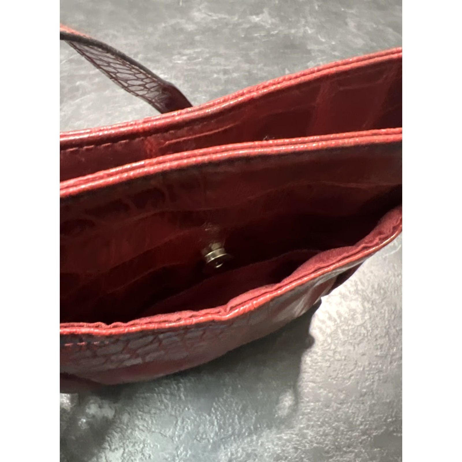 Vintage Bueno Crossbody Bag Women’s Burgundy Red Faux Leather Crocodile Pattern Medium Adjustable Strap Size ONE SIZE - 5 Thumbnail