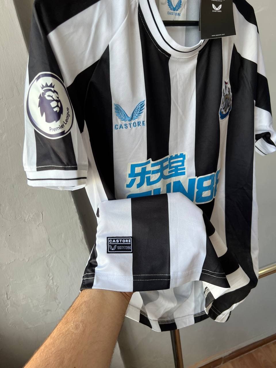 Castore 2022/23 NEWCASTLE UNITED HOME SOCCER JERSEY FOOTBALL SHIRT L Size US L / EU 52-54 / 3 - 11 Thumbnail
