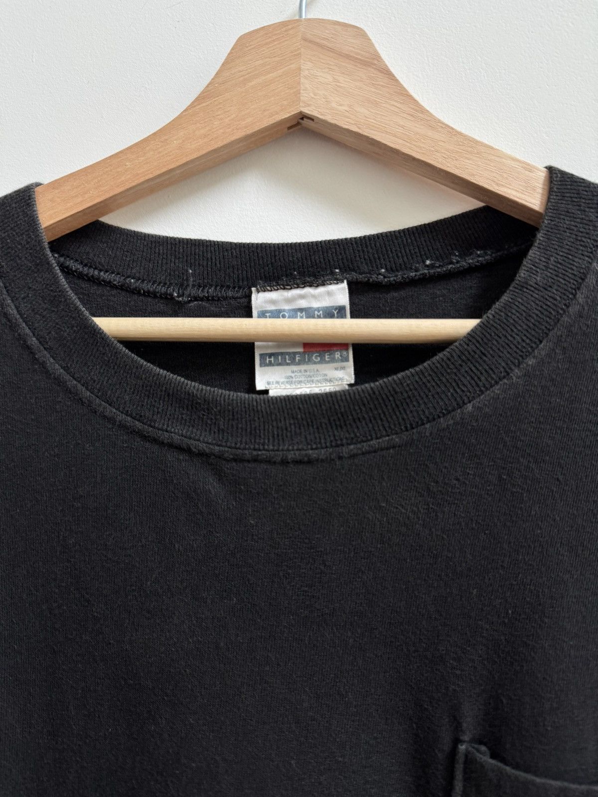 Tommy Hilfiger Vintage Tommy Hilfiger Small Flag Pocket T-Shirt Size US XL / EU 56 / 4 - 7 Thumbnail