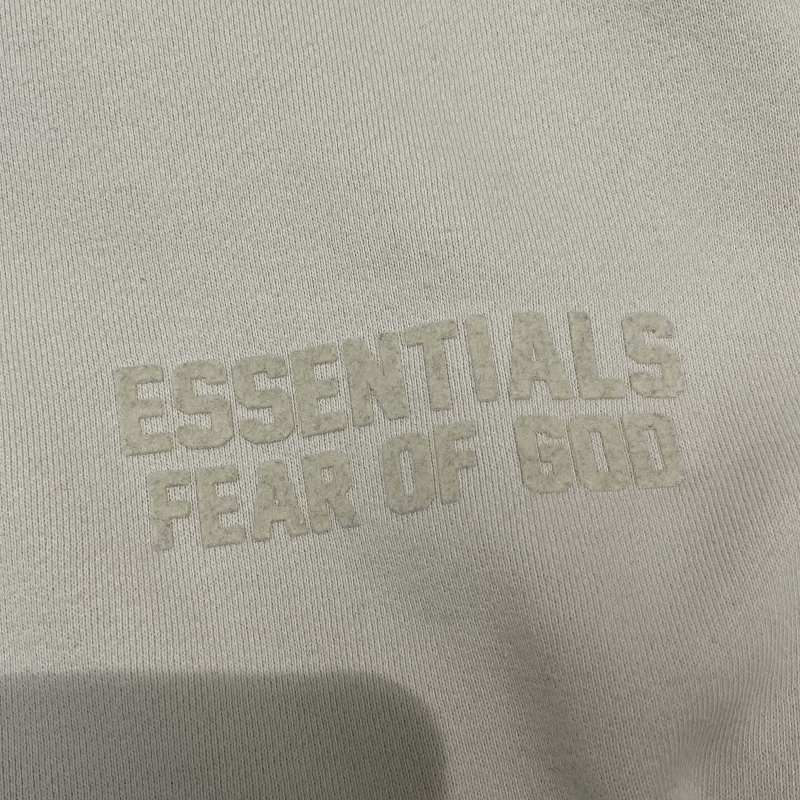 Fear of God Fear of God Logo Crewneck Smoke Size US XL / EU 56 / 4 - 3 Thumbnail