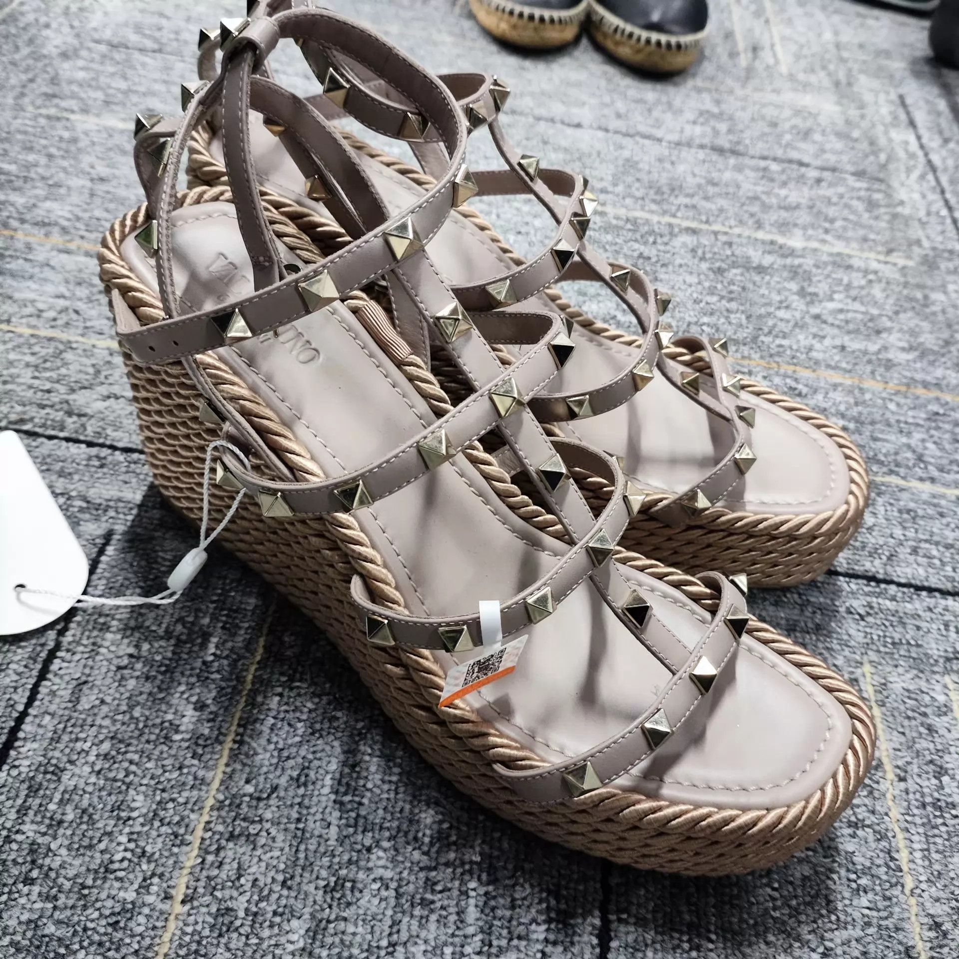 Valentino Valentino Rockstud Nude 41 Women's Pumps Size US 10.5 / IT 40.5 - 5 Thumbnail