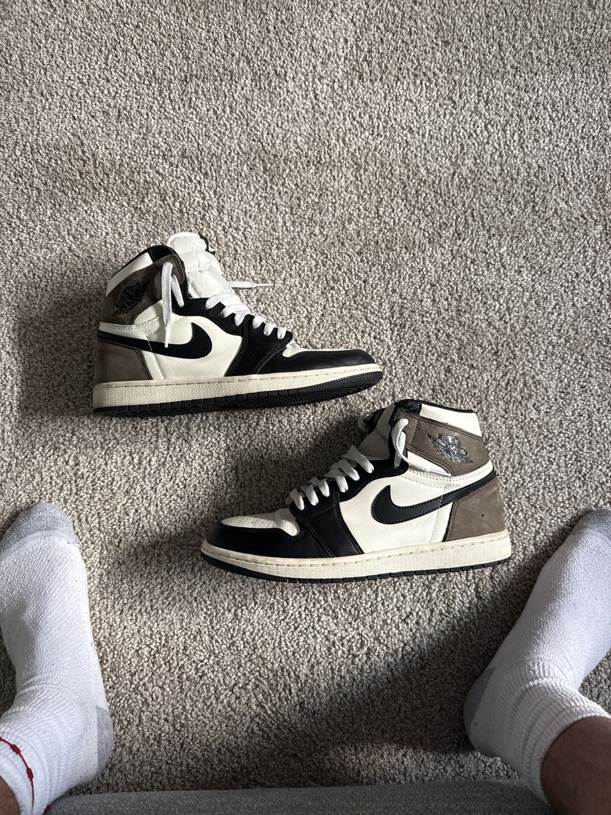 Nike Jordan 1 high retro dark mocha Size US 10 / EU 43 - 1 Thumbnail