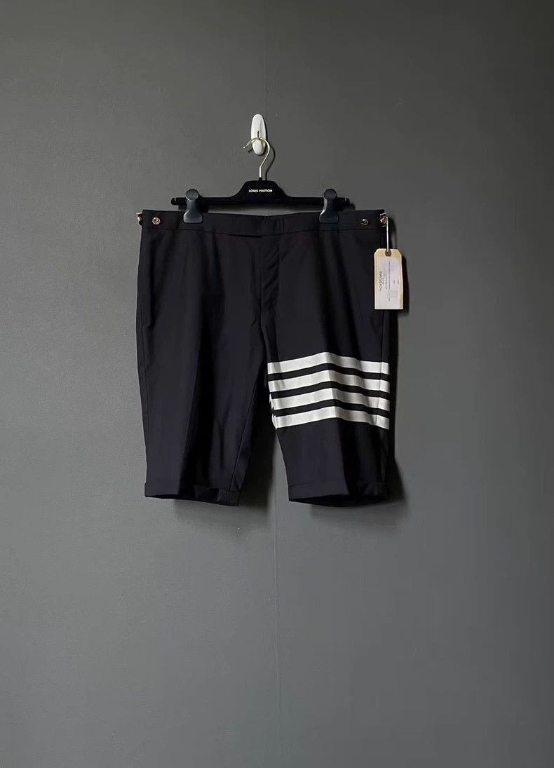 Thom Browne Thom Browne size4 Navy blue wool suit shorts Size US 28 / EU 44 - 1 Thumbnail