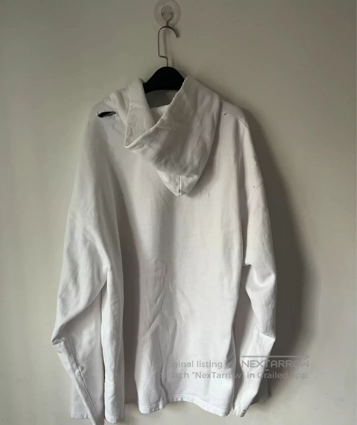 Balenciaga Balenciaga S22 White Distressed Logo Sweatshirt. Size US S / EU 44-46 / 1 - 2 Thumbnail