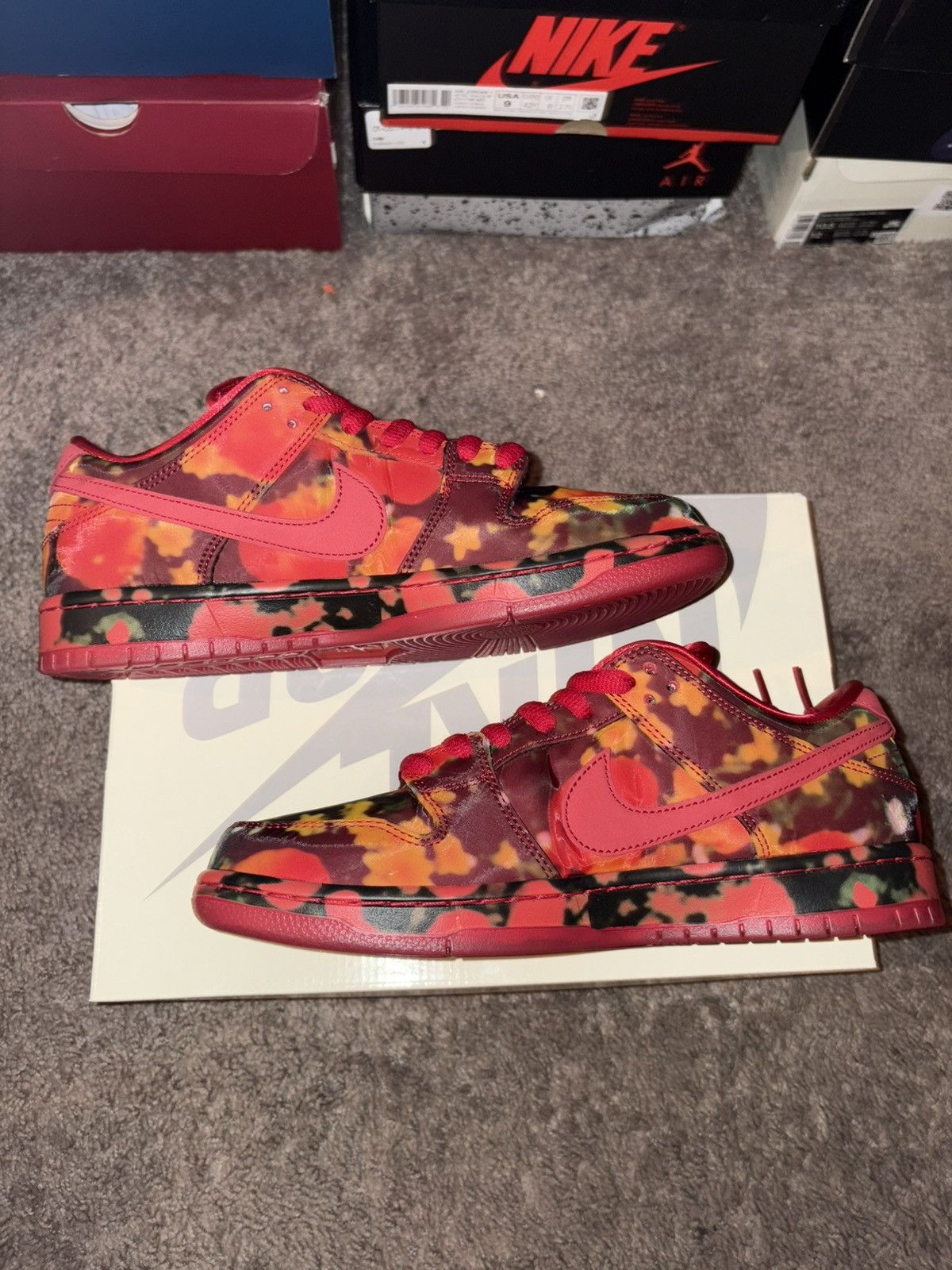 Nike Nike SB Dunk Low "Poppy Field" (2024) Size US 9 / EU 42 - 2 Thumbnail