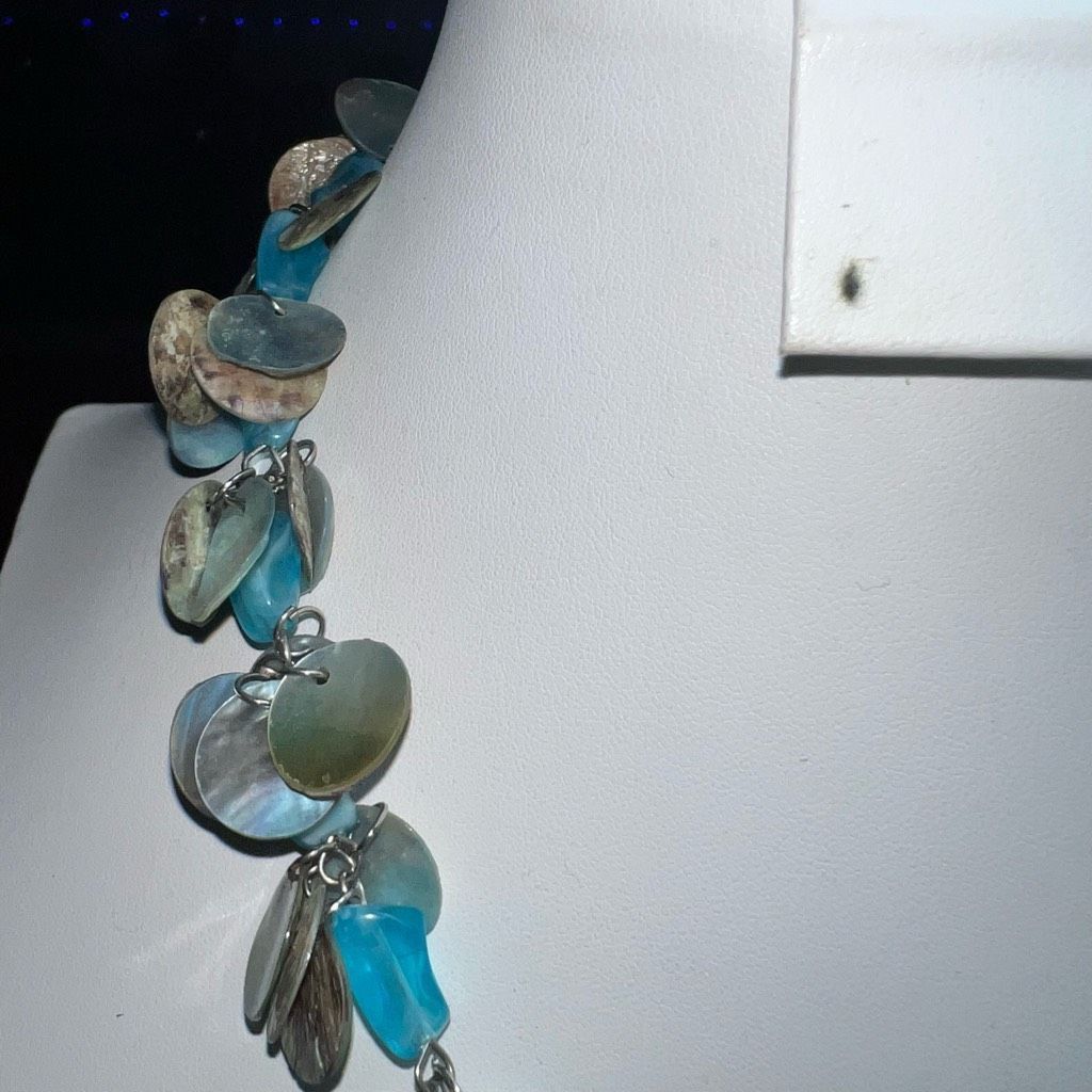 Vintage Vintage Mother of Pearl and Blue Resin Acrylic Necklace Size ONE SIZE - 3 Thumbnail