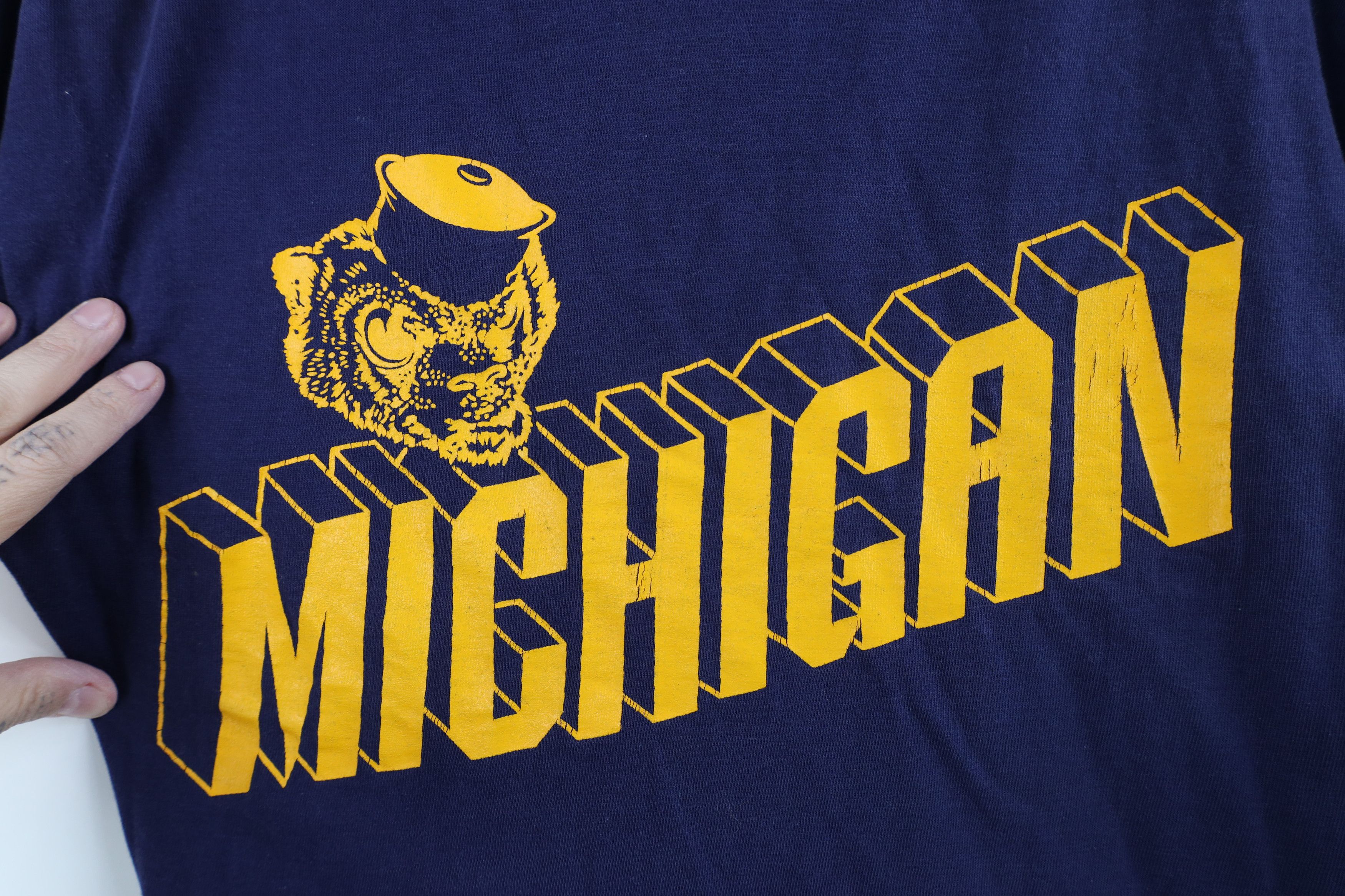 Vintage Vintage 70s 80s University of Michigan T-Shirt Blue USA Size M / US 6-8 / IT 42-44 - 4 Thumbnail