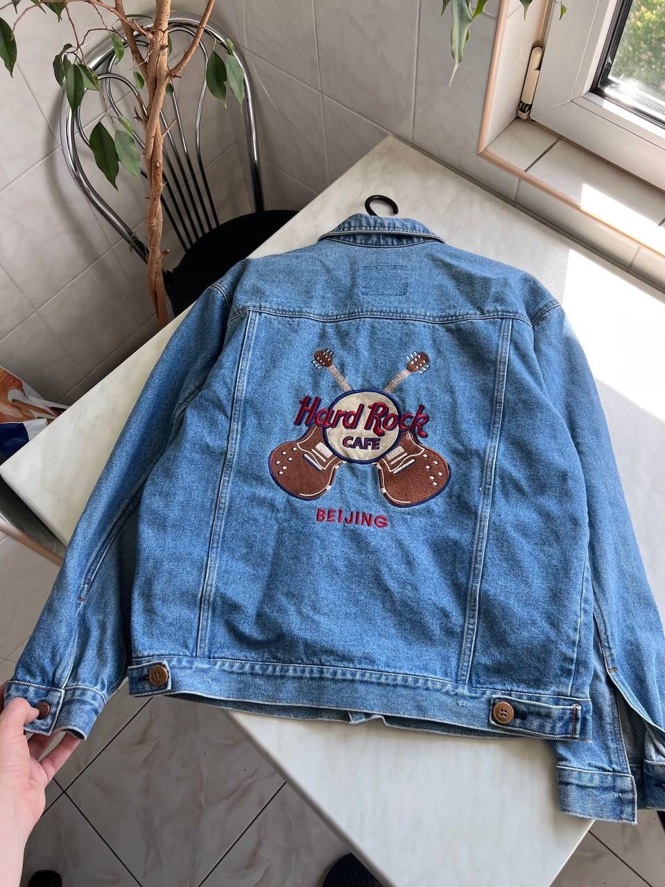 Vintage Vintage 1990s Hard Rock Cafe Beijing China Denim Jacket S Size US S / EU 44-46 / 1 - 5 Thumbnail