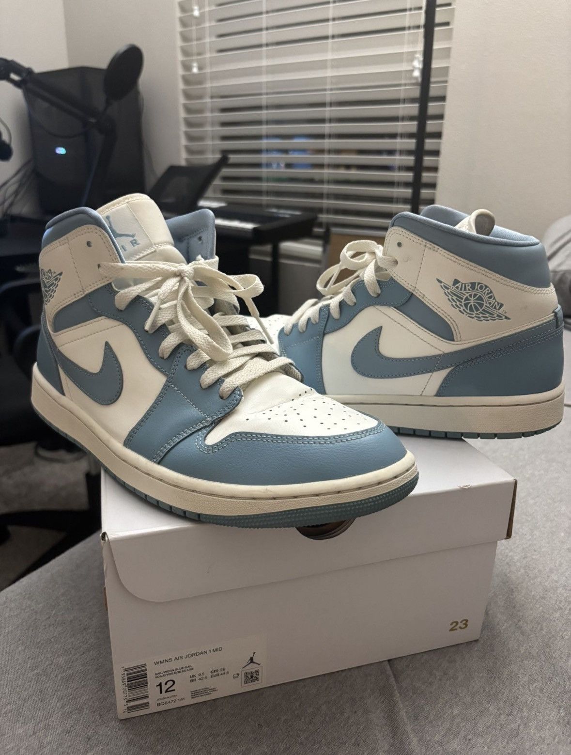 Air Jordan Mid UNC ‘University Blue’ (2022) BQ6472 - 141