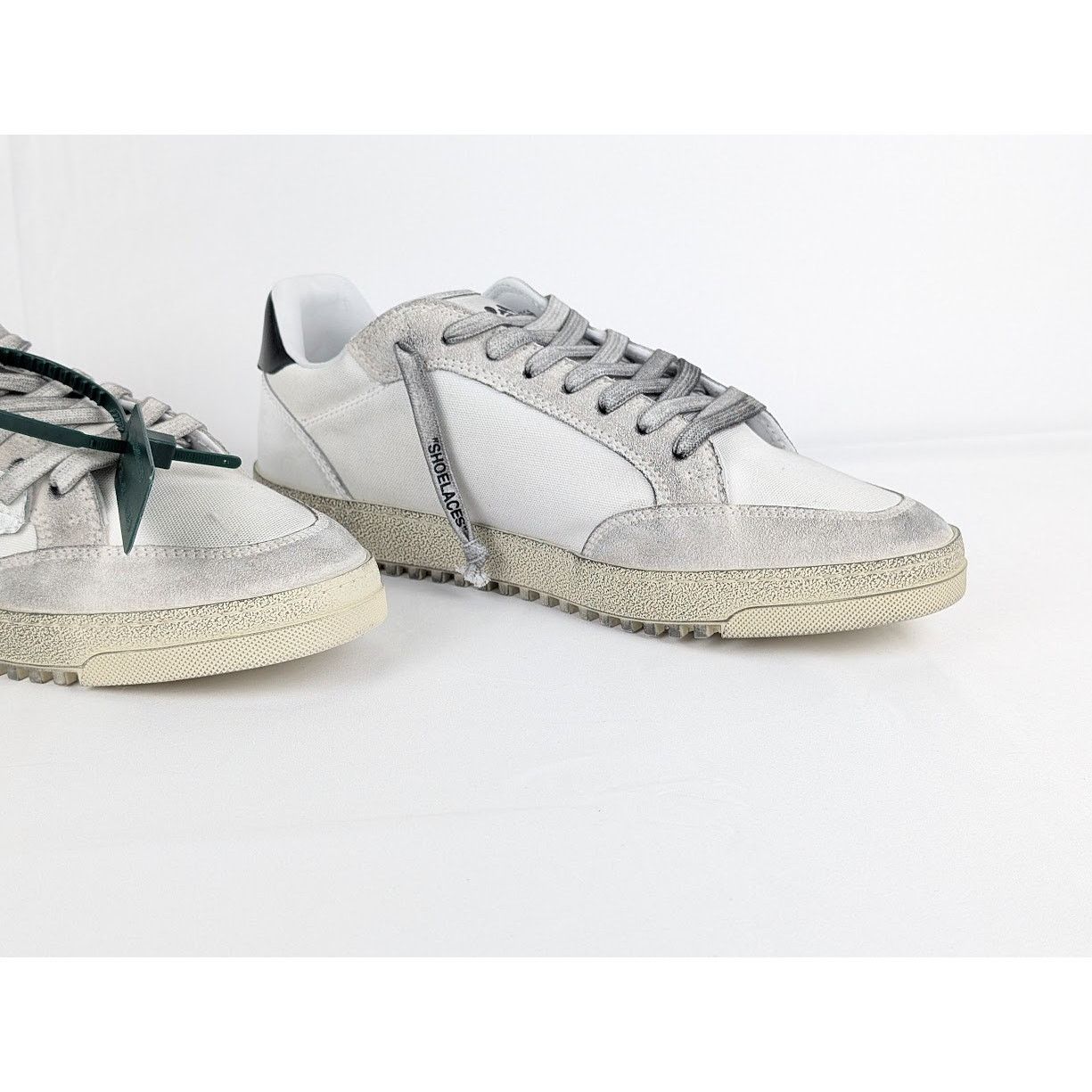 Off-White o1rshd1 Low-Top Sneakers in White Size US 8 / EU 41 - 9 Thumbnail
