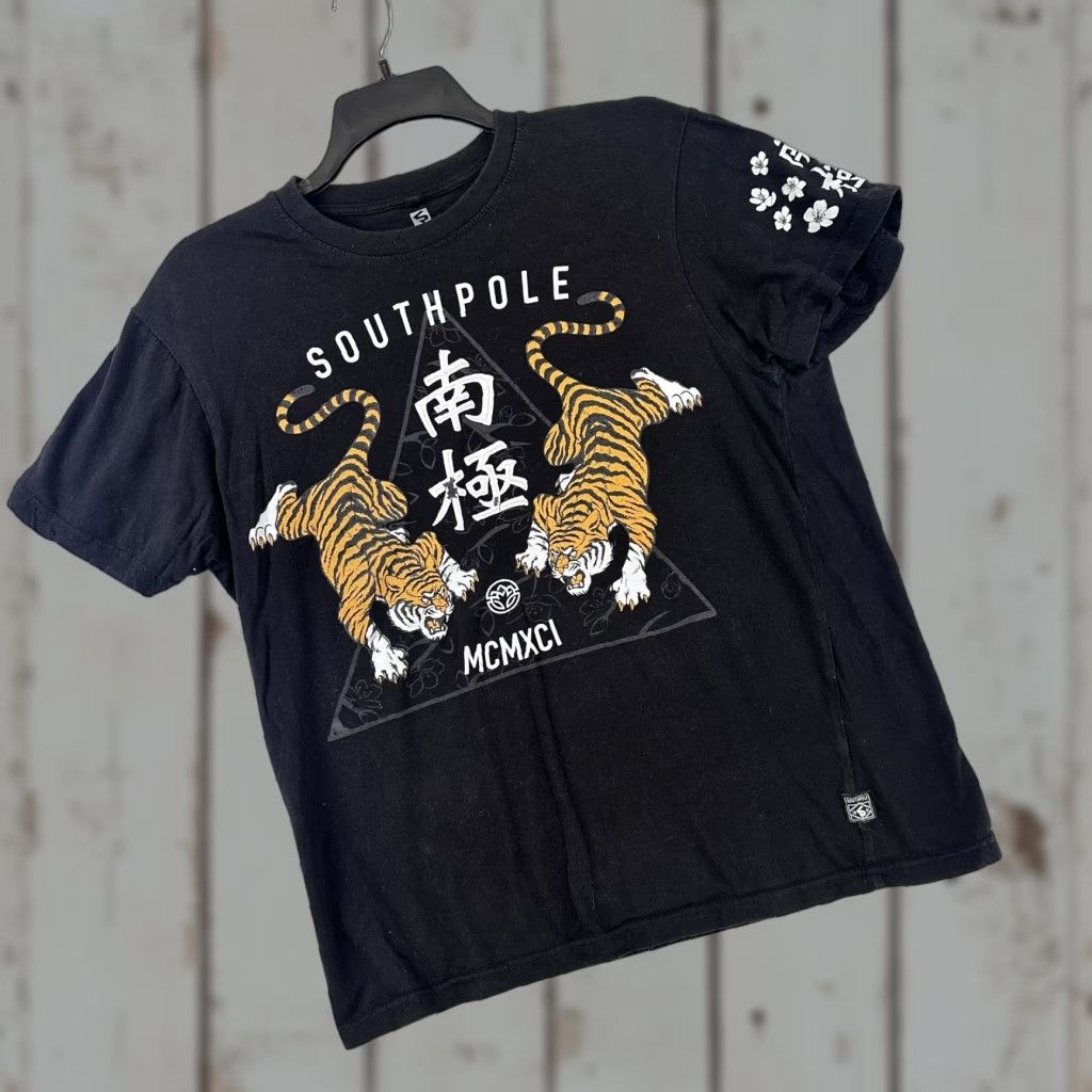 Southpole Southpole Shirt Mens Large Black Tiger Graphic Tee Asian Floral Print Graphic Tee Size US L / EU 52-54 / 3 - 1 Thumbnail