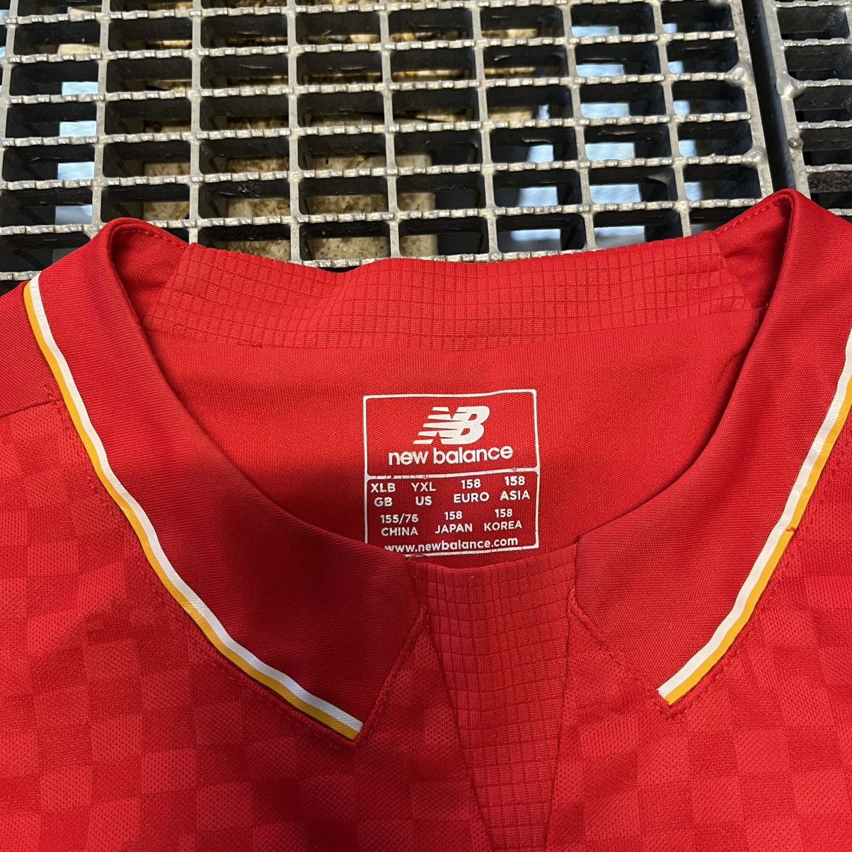 New Balance New Balance Liverpool Soccer Jersey Tee T-shirt Blokecore Y2K Size US S / EU 44-46 / 1 - 9 Thumbnail