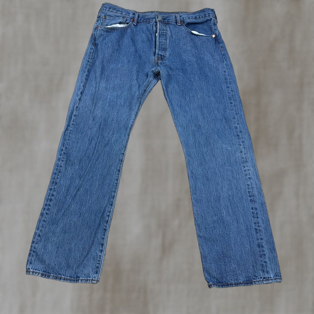 Levi's VINTAGE Levi's 501 Jeans Men 38x32 Straight Regular Fit Med Wash Button Fly Faded Size US 38 / EU 54 - 1 Thumbnail