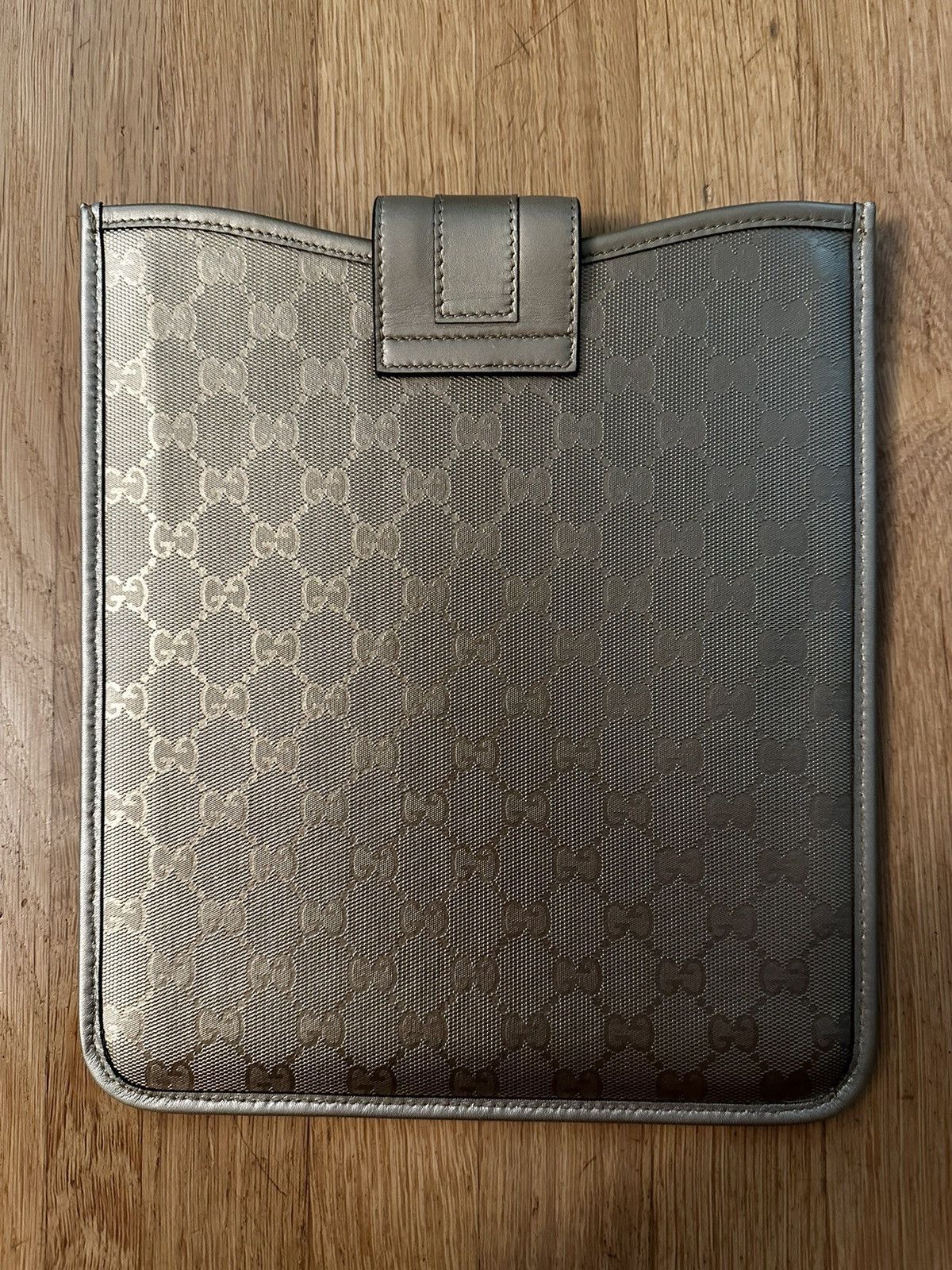 Designer × Gucci × Vintage Discontinued Gucci leather iPad case ‘Gold’ 2010 Size ONE SIZE - 2 Thumbnail