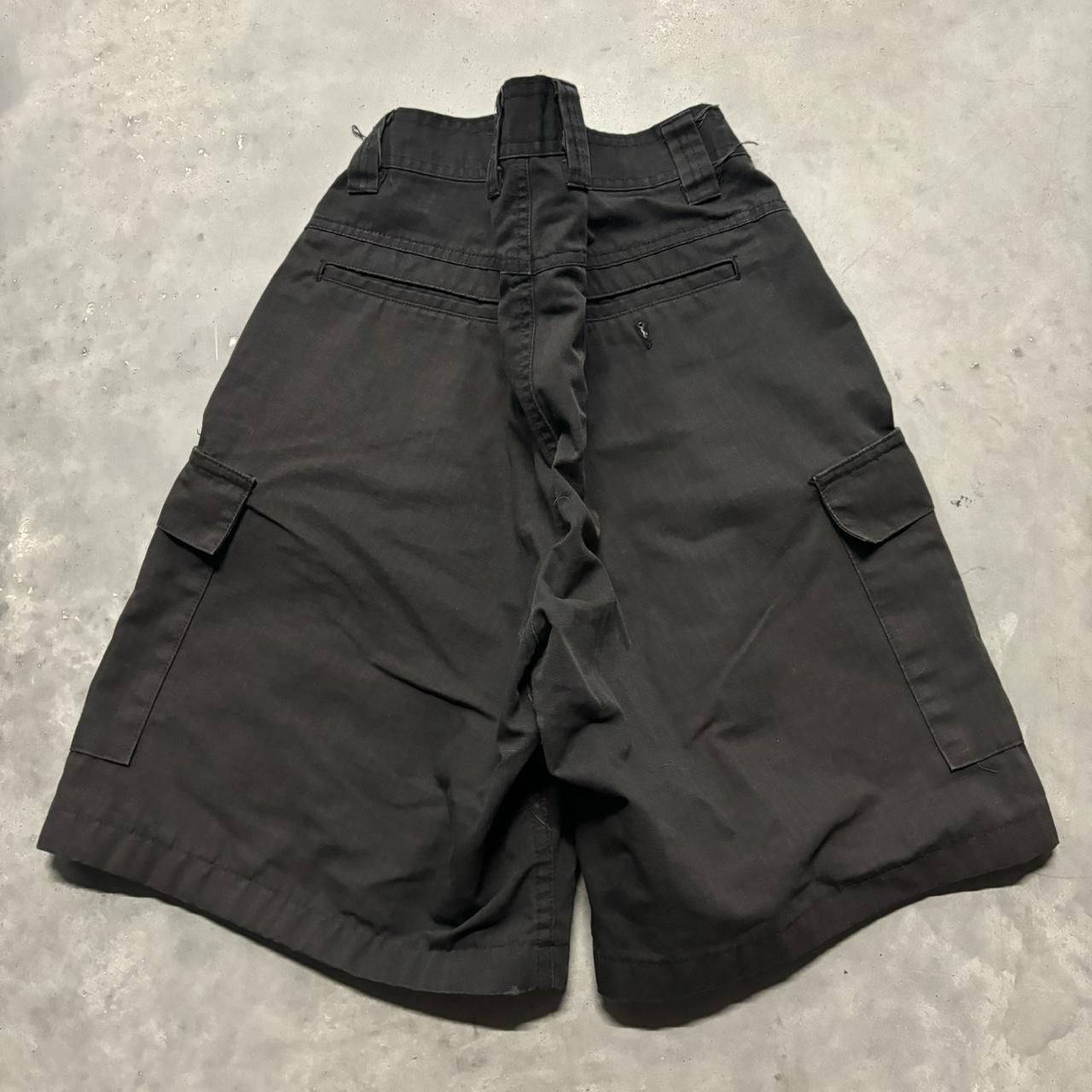 Japanese Brand × Vintage Crazy Vintage Y2K/2000s Black Skater Workwear Cargo Shorts! Size US 33 - 5 Thumbnail