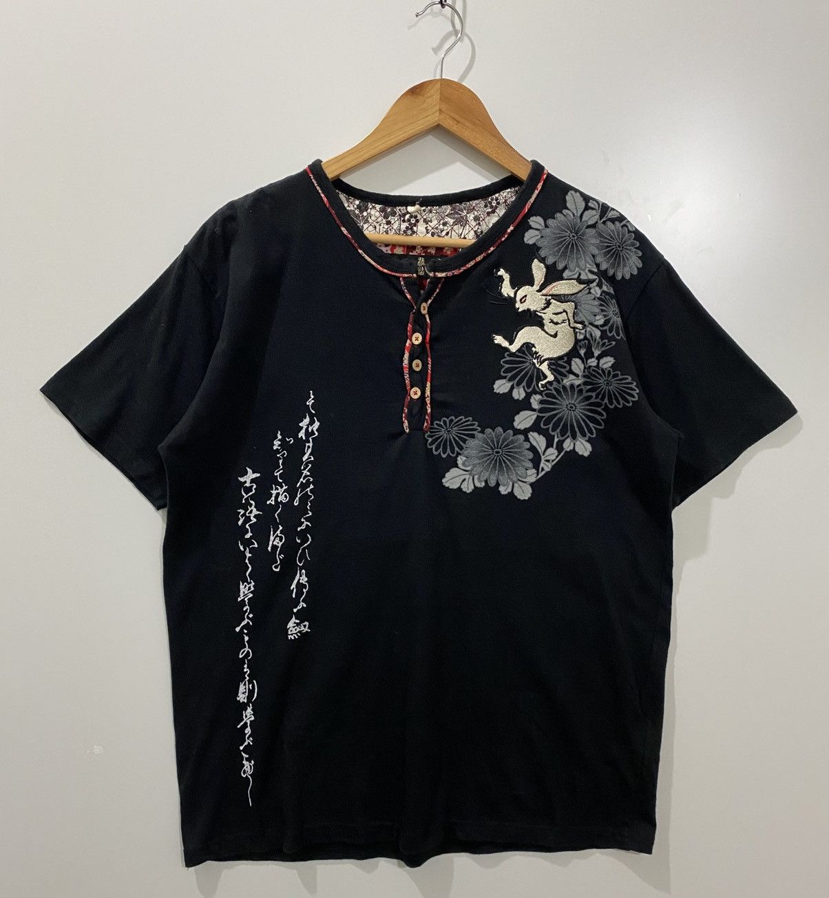 Japanese Brand rabbit motif sukajan t-shirt Size US L / EU 52-54 / 3 - 1 Thumbnail