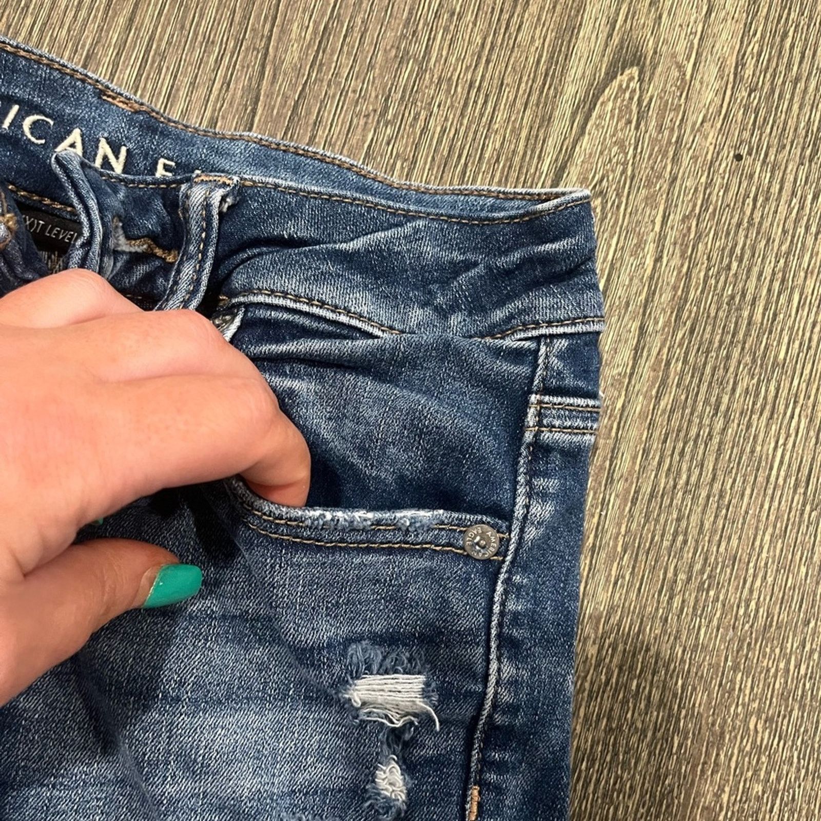 American Eagle Outfitters American Eagle Shorts Frayed Hem Medium Wash Blue Size 0 Size 25" / US 0 / IT 36 - 2 Thumbnail