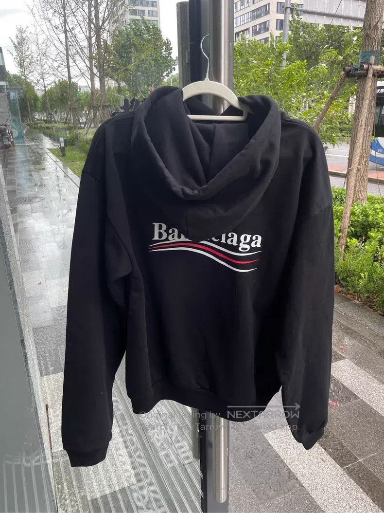 Balenciaga Balenciaga Letter Printed Hooded Loose Fit Long Sleeve Swe Size US M / EU 48-50 / 2 - 2 Thumbnail