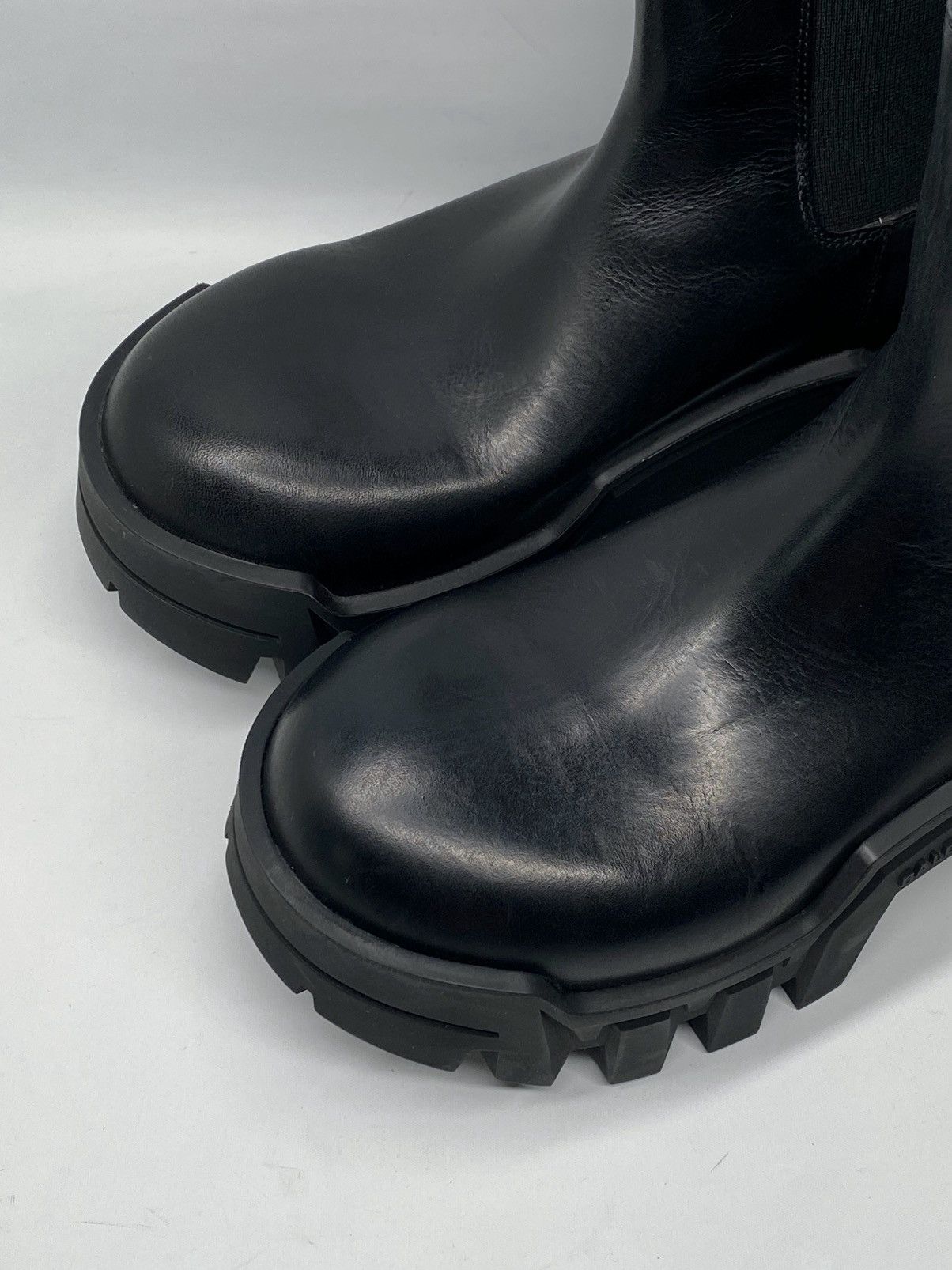 Balenciaga Balenciaga Leather Chelsea Boot size 38 Size US 8 / IT 38 - 8 Thumbnail