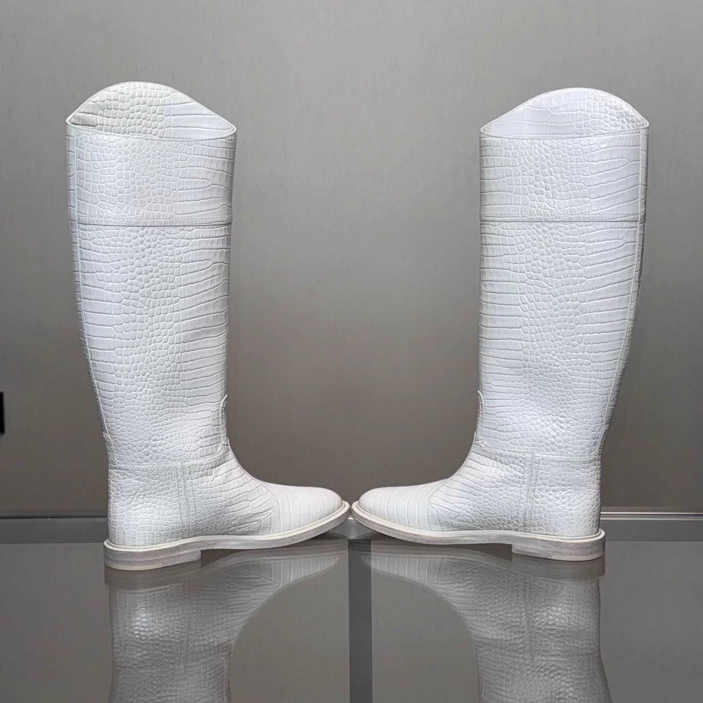 Fendi Fendi white crocodile print boots 37.5 Size US 6.5 / IT 36.5 - 6 Thumbnail