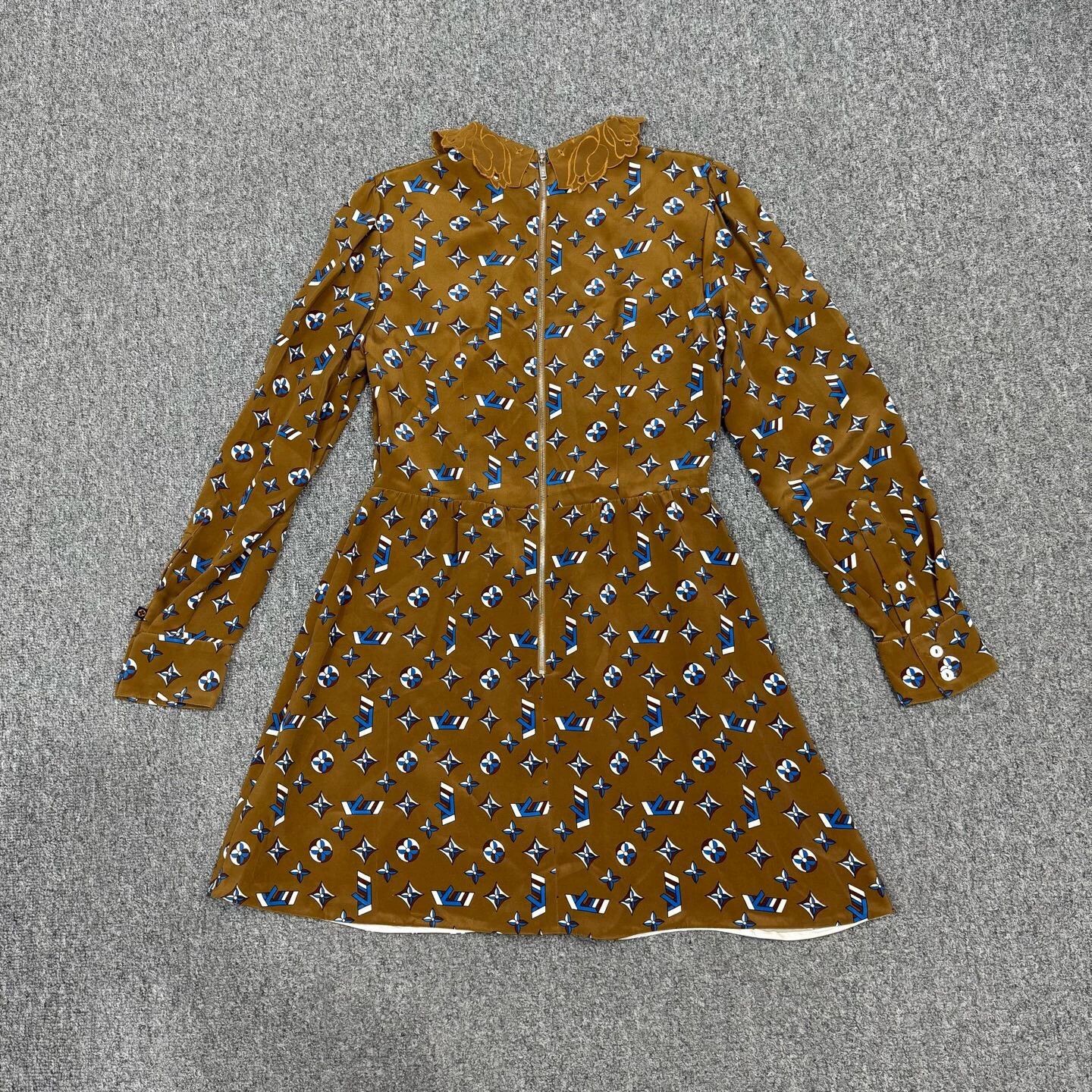 Louis Vuitton Louis Vuitton LV Silk Print Logo Dress 36 99% New Size XS / US 0-2 / IT 36-38 - 2 Thumbnail