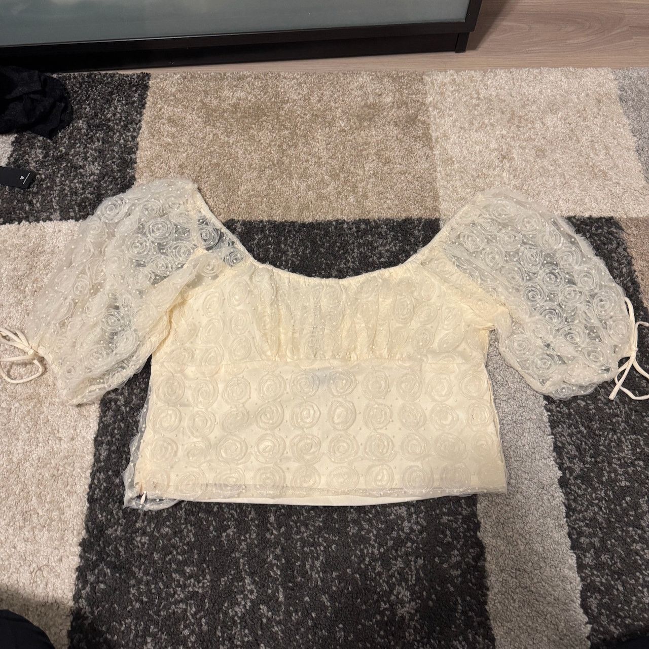 PRINCESS POLLY NWT Lulus White Puff Sleeve Rosette Top Size XL / US 12-14 / IT 48-50 - 4 Thumbnail