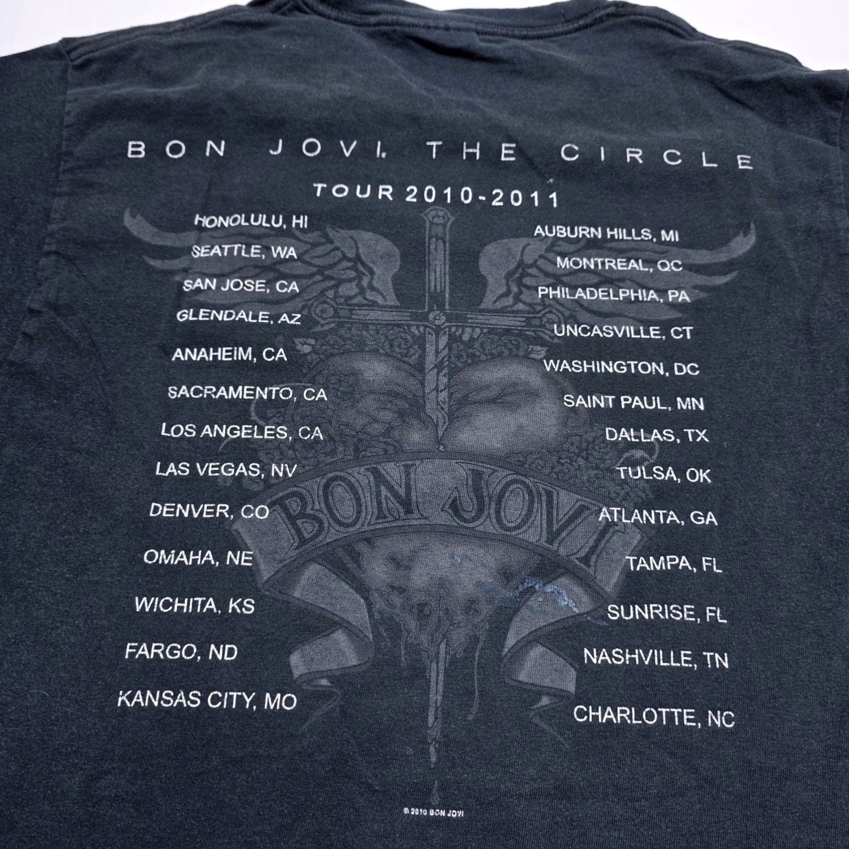Hanes VINTAGE Bon Jovi World Tour 2010 T-shirt Black Faded Men's Size Small Y2k Size US S / EU 44-46 / 1 - 3 Thumbnail