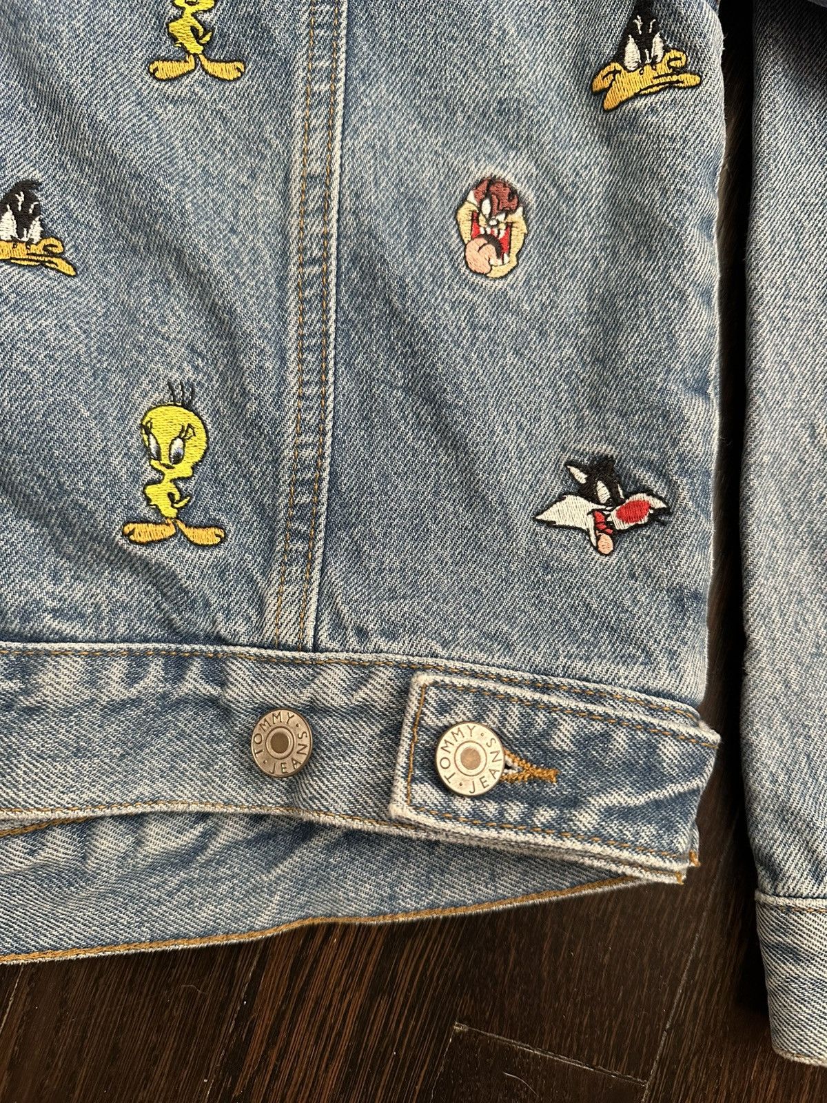 Tommy Hilfiger × Warner Bros Rare Tommy Hilfiger X Looney Tunes Crop Jean Jacket Patches Size XS / US 0-2 / IT 36-38 - 6 Thumbnail