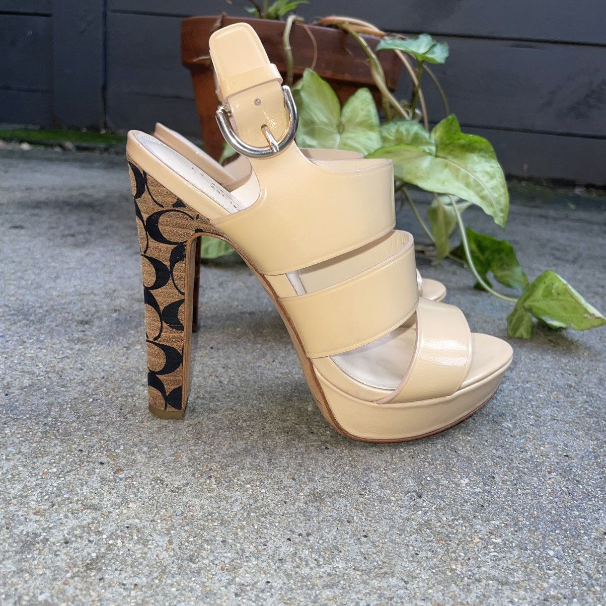 Coach Patent Leather High Heel Shoes With Logo Wooden Heel Us 6 in Beige, Women's