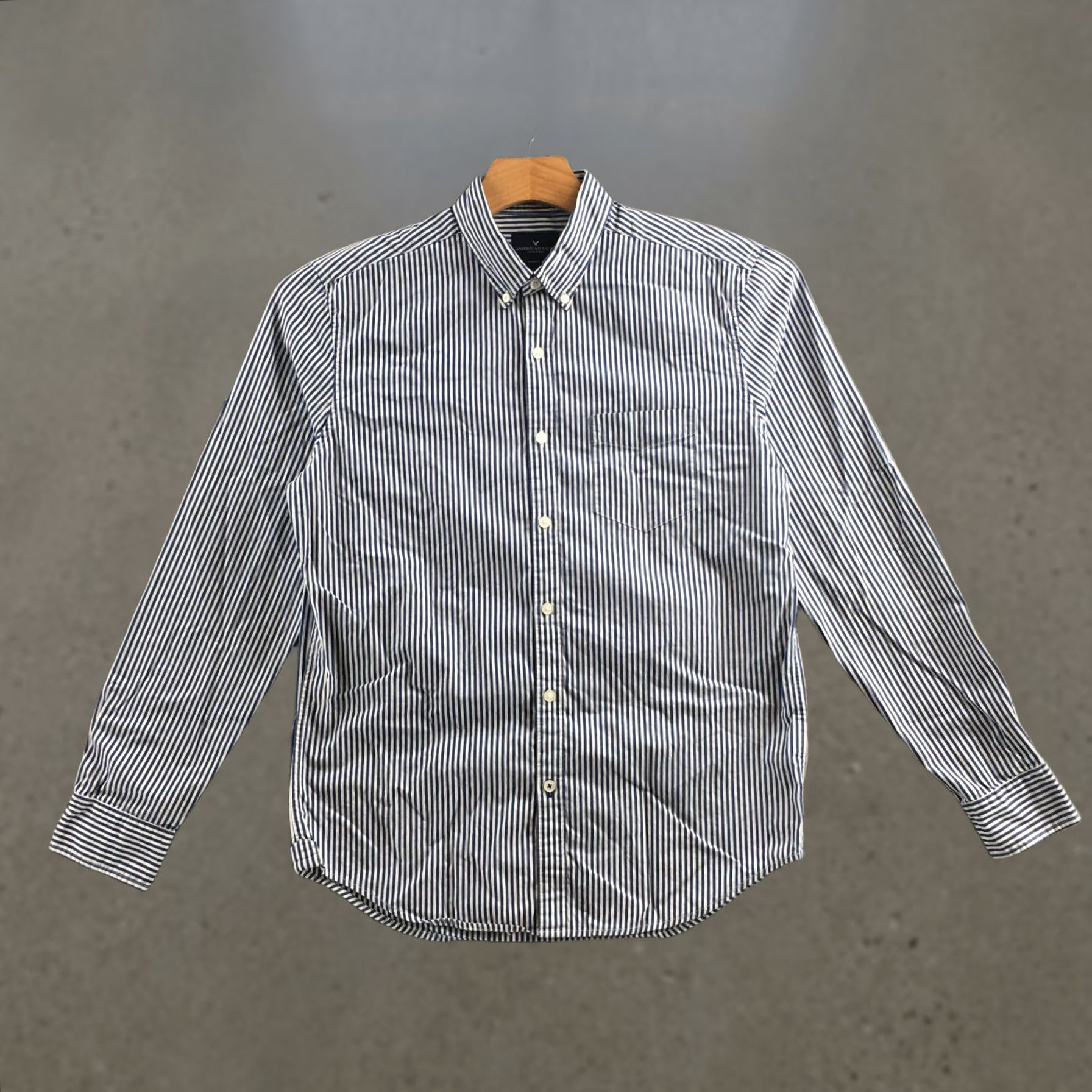 American Eagle Outfitters American Eagle Classic Fit Button Down Shirt Mens M Blue Striped Long Sleeve Size US M / EU 48-50 / 2 - 1 Thumbnail