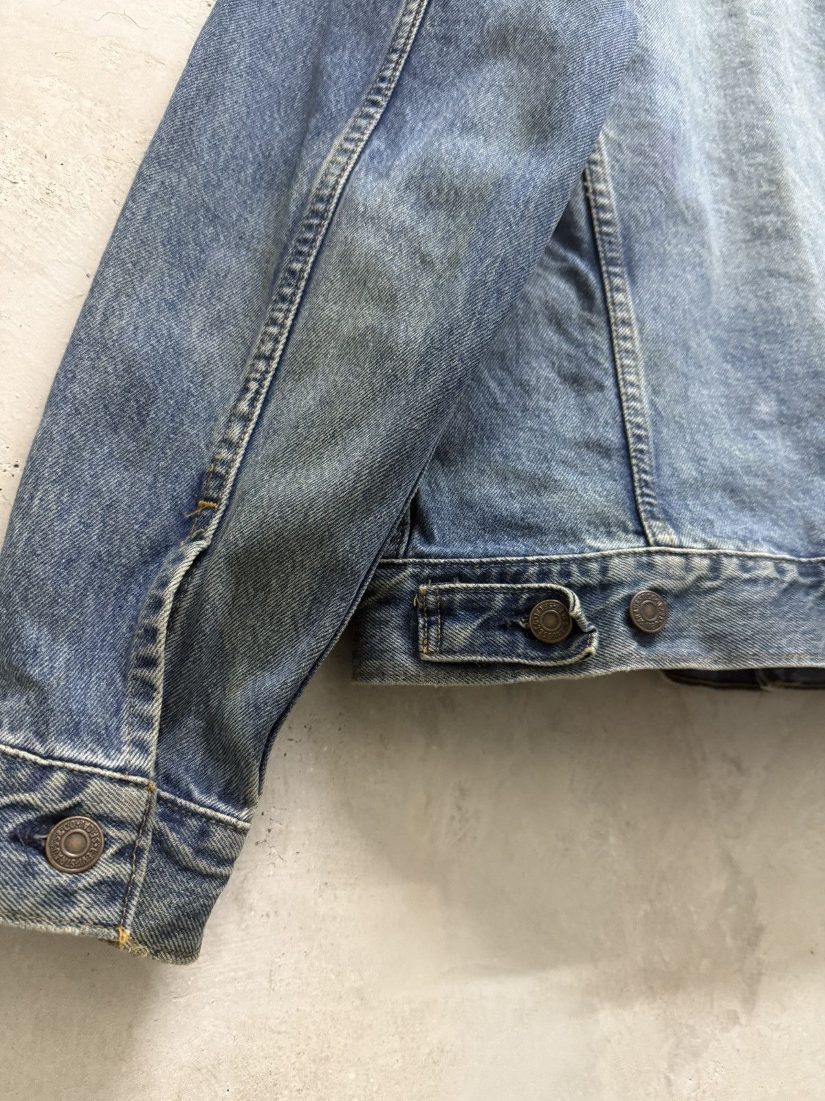 Levi's Vintage Levis Men’s 70505-0217 Denim Trucker Jacket Size US XS / EU 42 / 0 - 7 Thumbnail