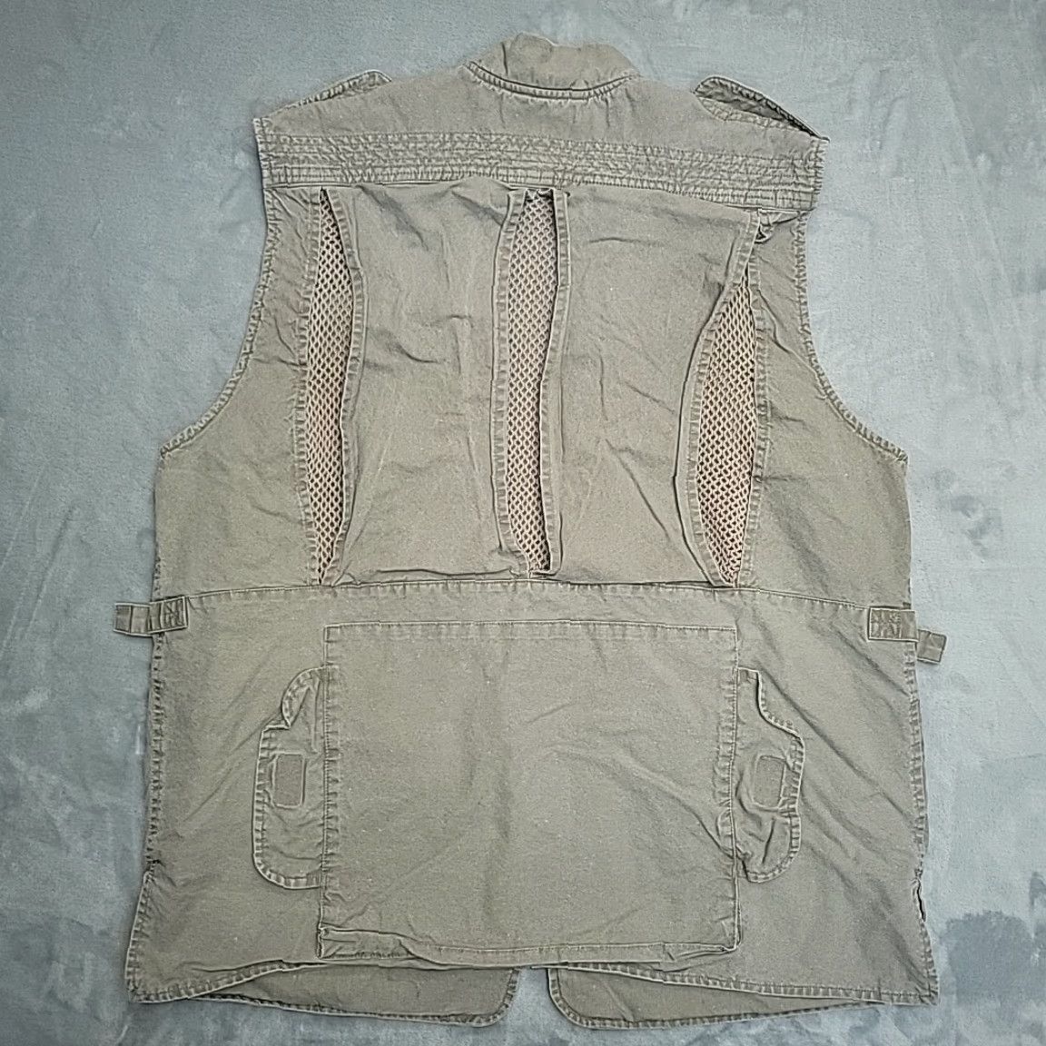 Vintage VINTAGE Cabela's Safari Vest Mens L Khaki Beige Multi Pocket Utility Outdoors Photo Vest Size US L / EU 52-54 / 3 - 5 Thumbnail