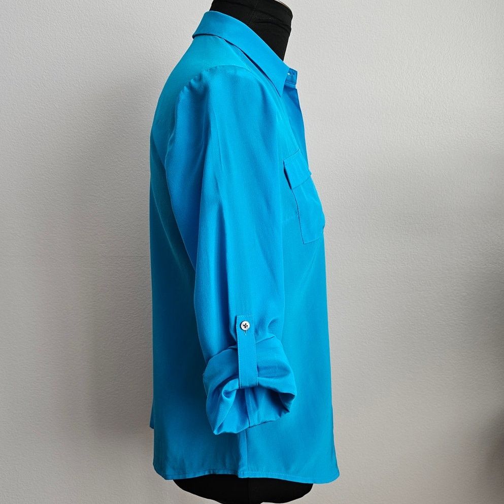 Ann Taylor EUC Ann Taylor Blue Silk Roll-Tab Camp Shirt Blouse Top 2P Size XS / US 0-2 / IT 36-38 - 2 Thumbnail