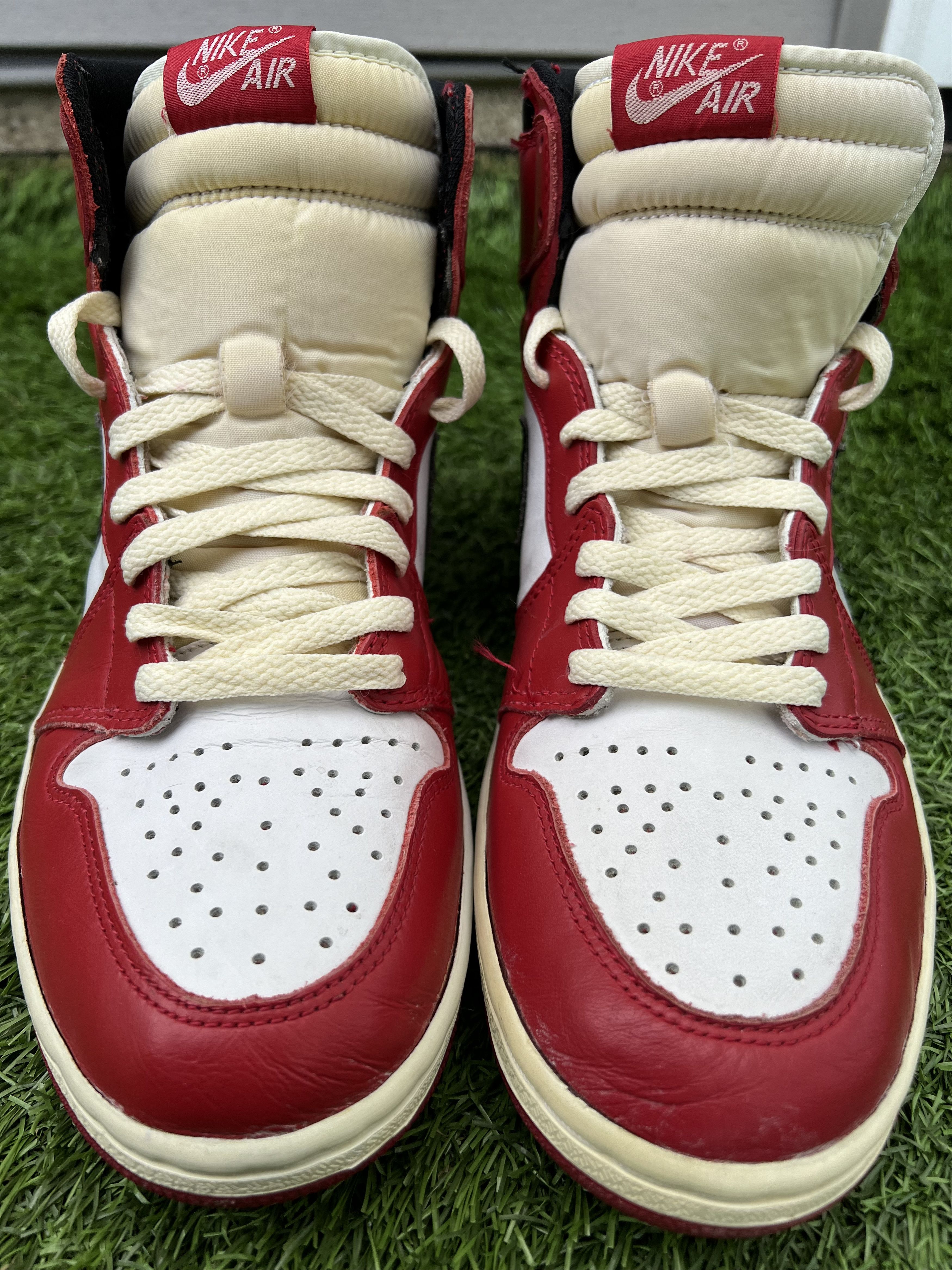 Jordan Brand Jordan 1 Retro High Chicago 1994 (Includes box and card) Size US 10.5 / EU 43-44 - 8 Thumbnail