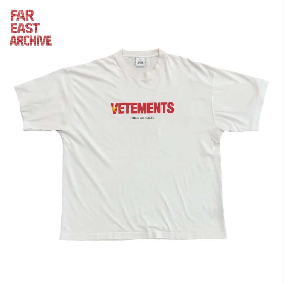 Vetements Vetements Think Globally T-Shirt Size US XL / EU 56 / 4 - 1 Thumbnail